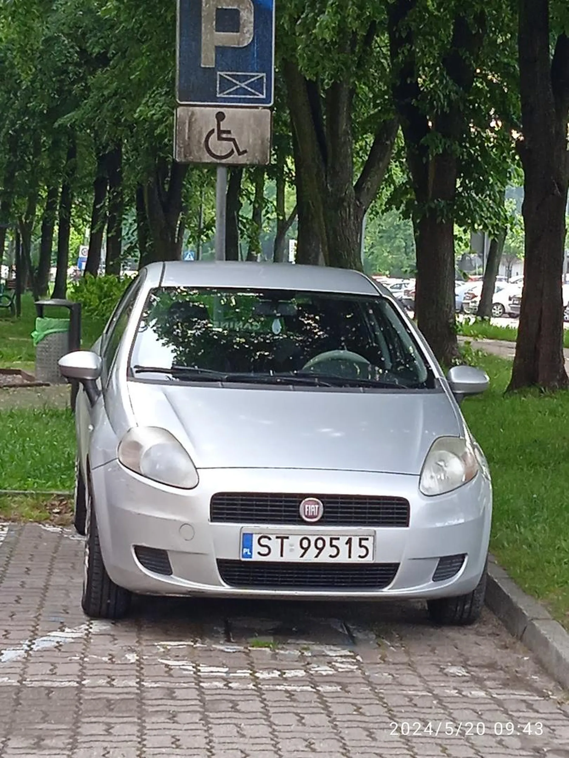 Takie nooogi kierującej, że nic a nic nie wyglądały na niesprawne. No ale może głowa...