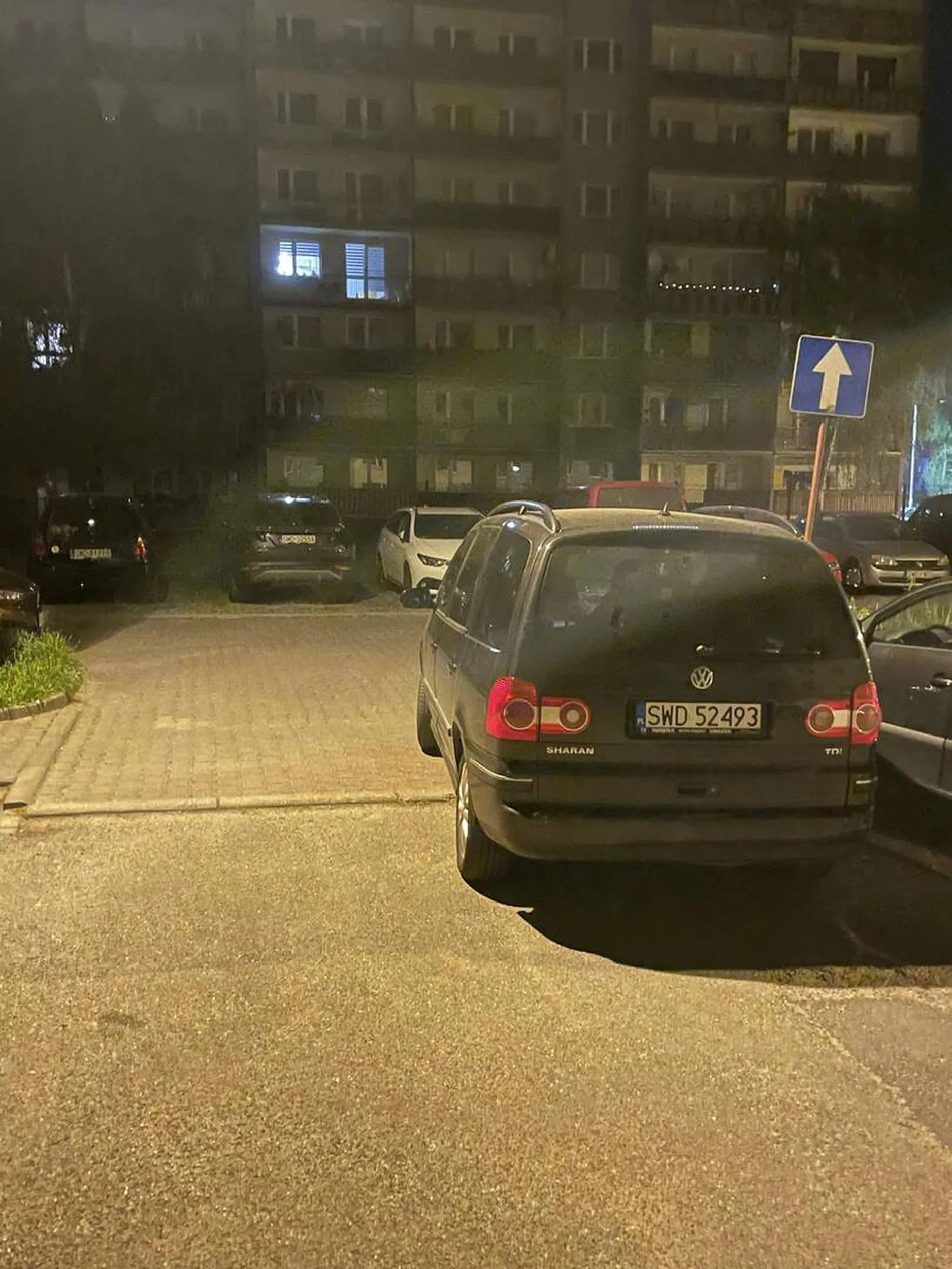 Nie blokuj wjazdu na parking na osiedlu.