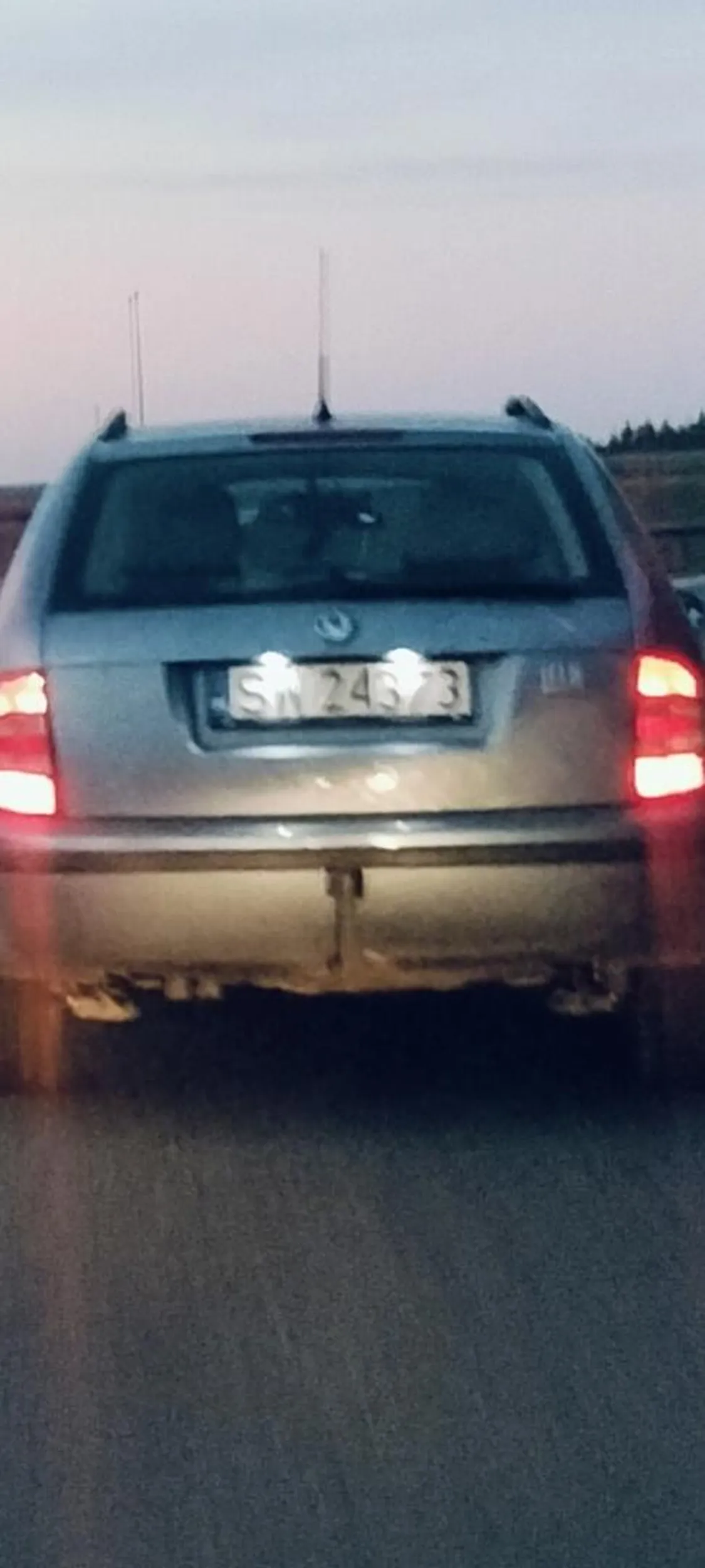 Lewym na A1 80km  co za typ na wiejskie drogi a nie na autostradę dziadek