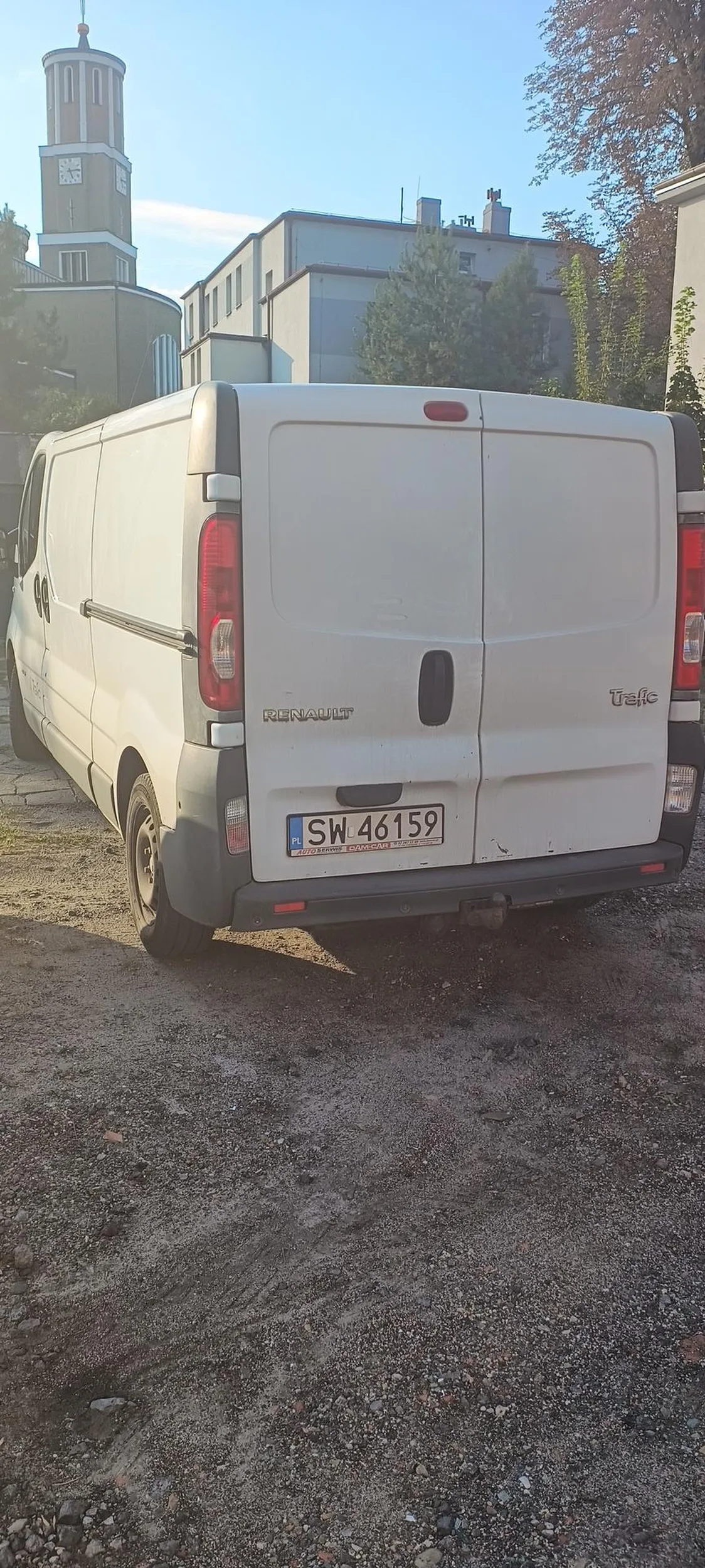 Typ co musi blokować mi drogę wyjazdu z miejsca parkowania. Sprawa zgłoszona na policję