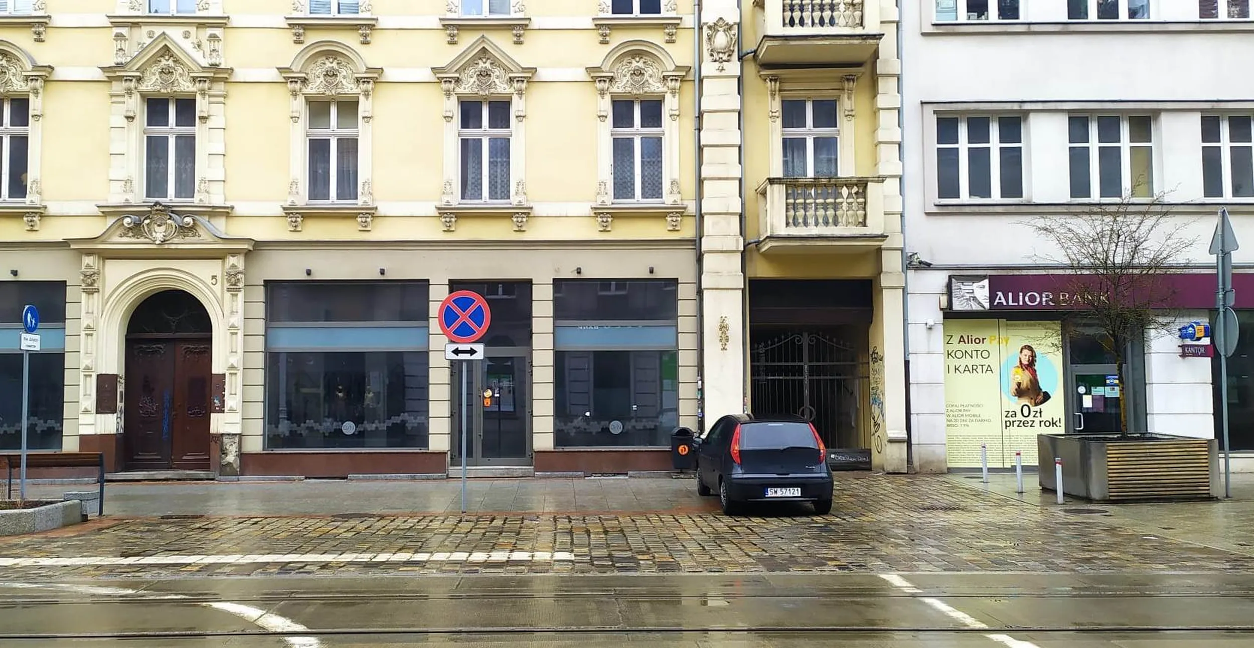 Dobrze, że nie ma żadnego znaku B36 czy coś, bo by było dopiero.