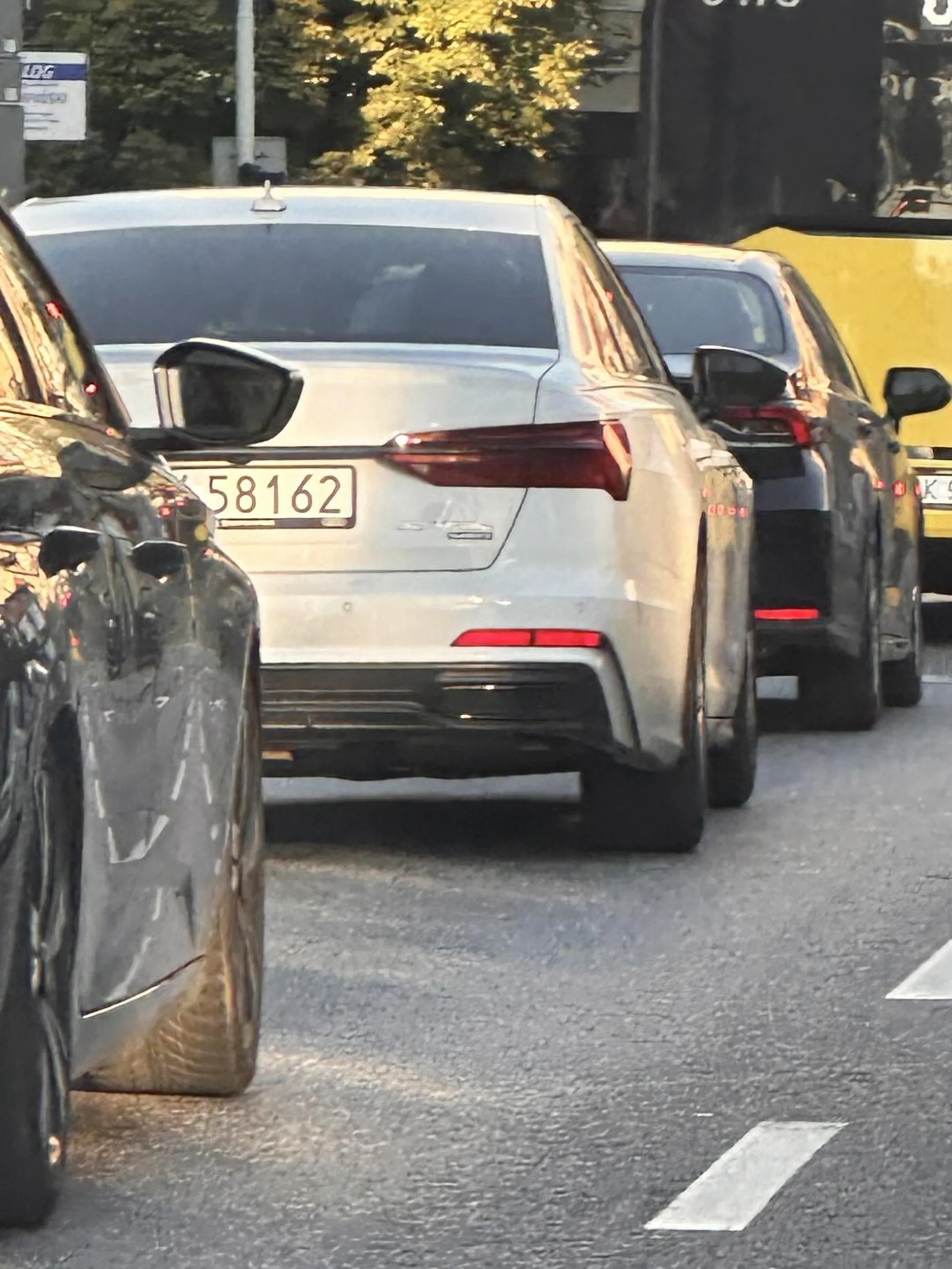 Wymuszanie i wyprzedzanie na wariata w centrum Katowic