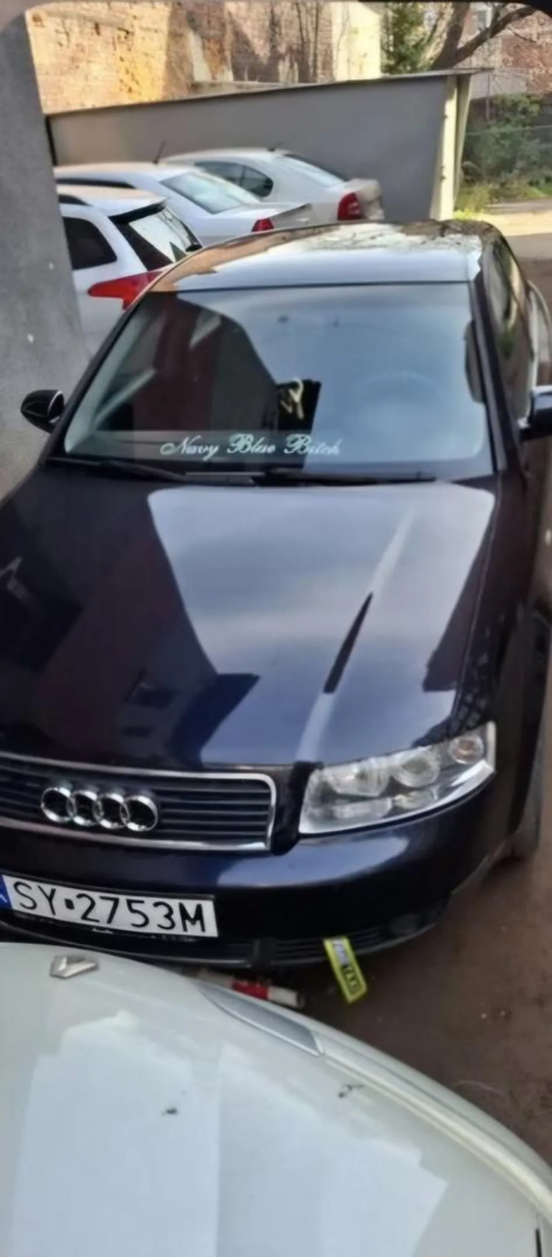 Zajechał mi droge a po zatrąbieniu na niego wyszedł z auta i wybil mi szybe łomem