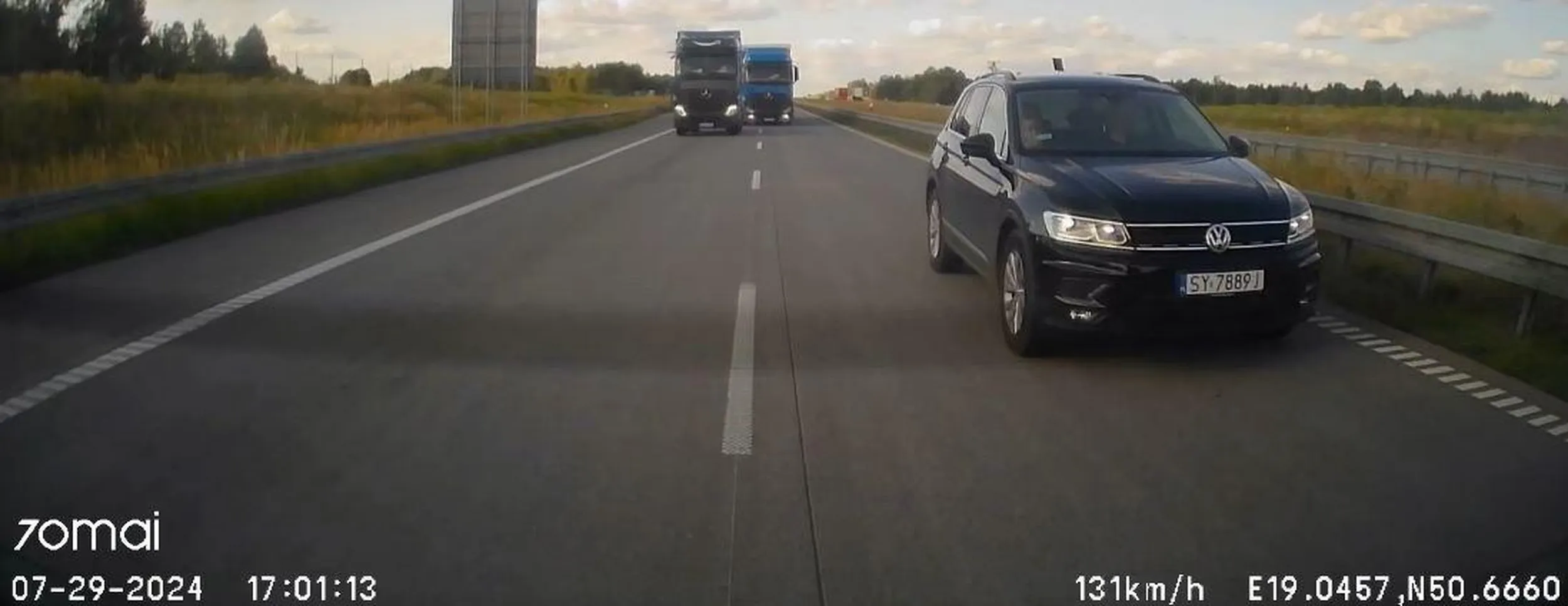 nawet spokojnie tirów wyprzedzić nie można bo już na zderzaku....