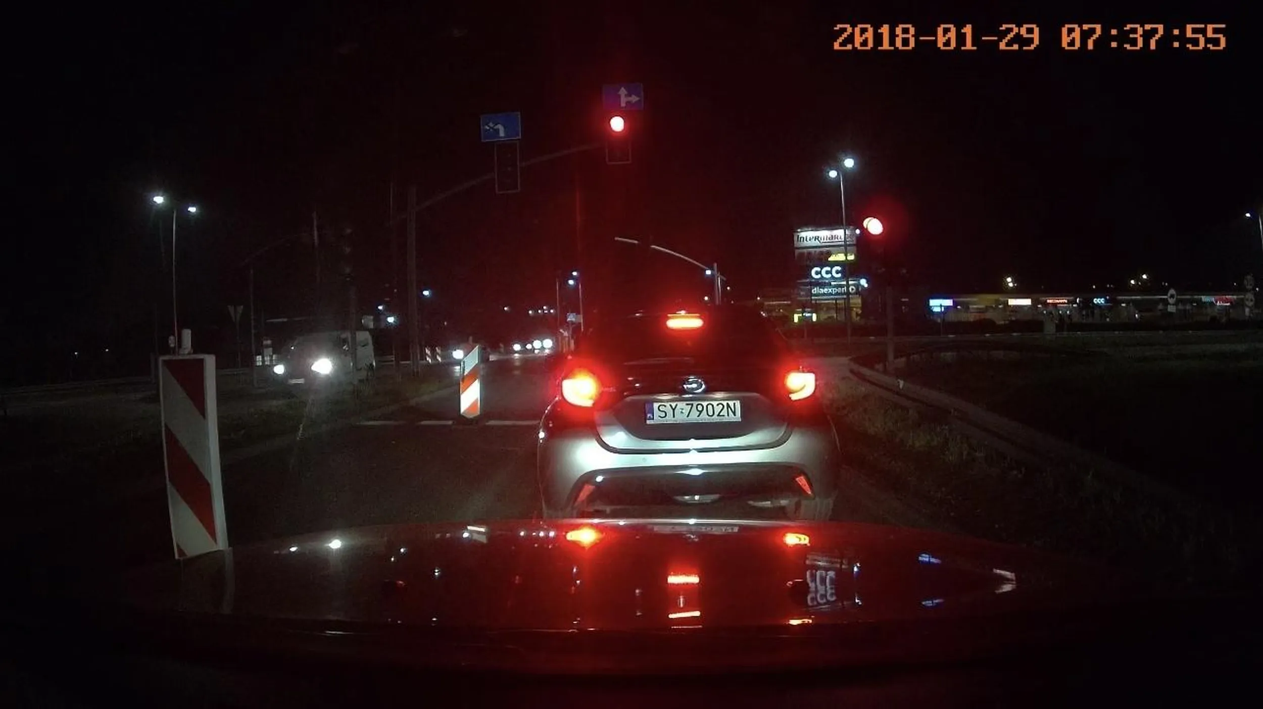 Czemu jak ktoś cie wyprzedzi to oślepiasz go długimi?