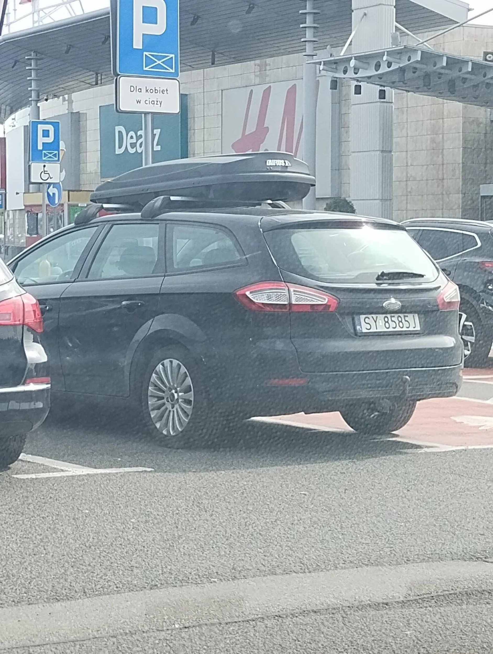 Trudno się parkuję w liniach? Proponuję kolorowanki, może nauczą trzymać się lini