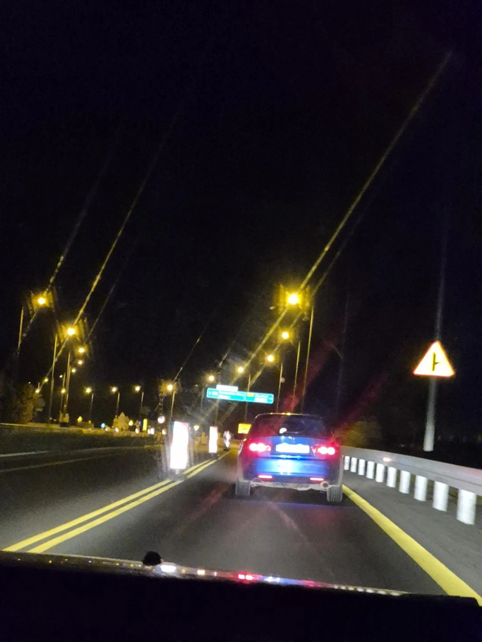 Bardzo porządna Pani. Jeździ bardzo przepisowo. Godna pochwały. Pozdrawiam ?