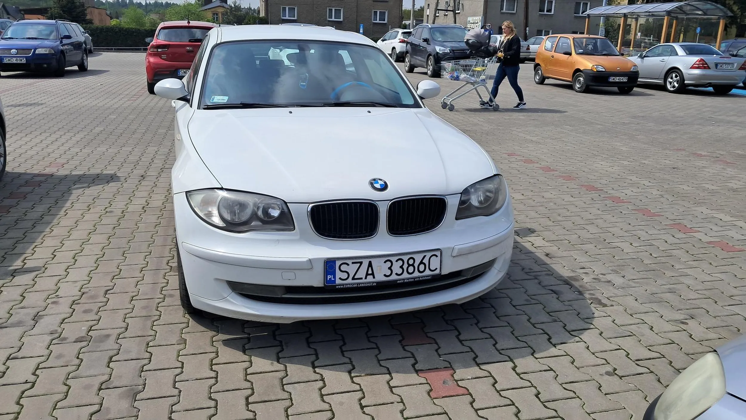 Kierowca najwyraźniej nie był pytany z parkowania na egzaminie na prawo jazdy