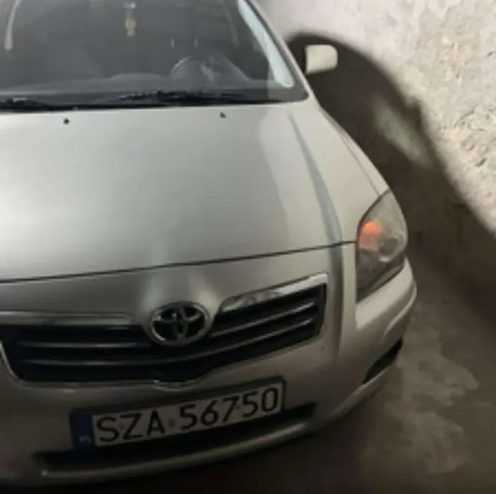 Stary łysy dziad napotkałem go jak stał srebrną toyotą na miejscu dla niepełnosprawnych BEZ ORZECZENIA LEKARSKIEGO SKANDALLLLLL!!!!!!!!!!!!