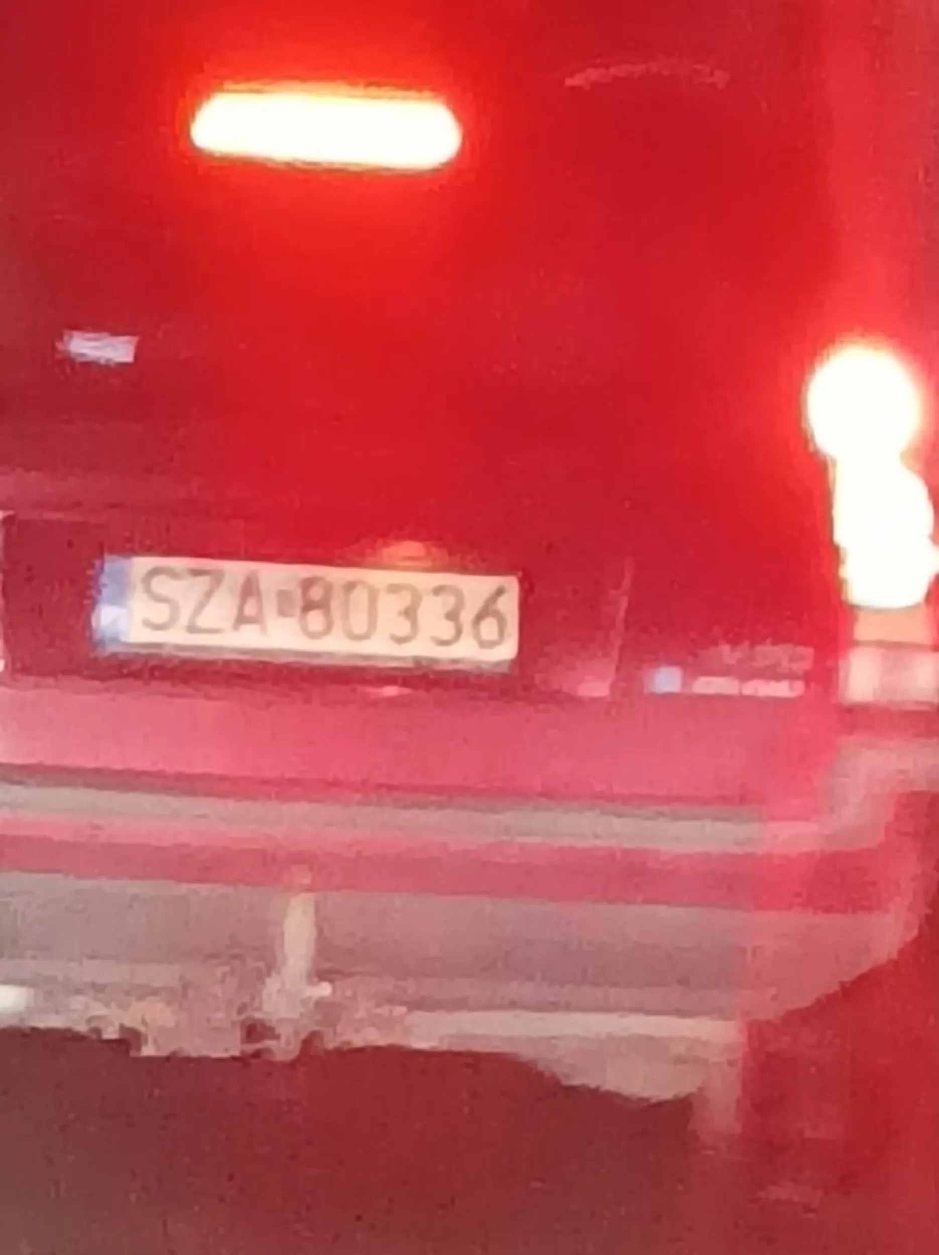 Kierowca manewrował na drodze pomiędzy Juszczyną a Bystrą w powiecie żywieckim. Prawko jazdy wygrałeś chyba w chipsach ĆWOKU, następnym razem może zmądrzejesz