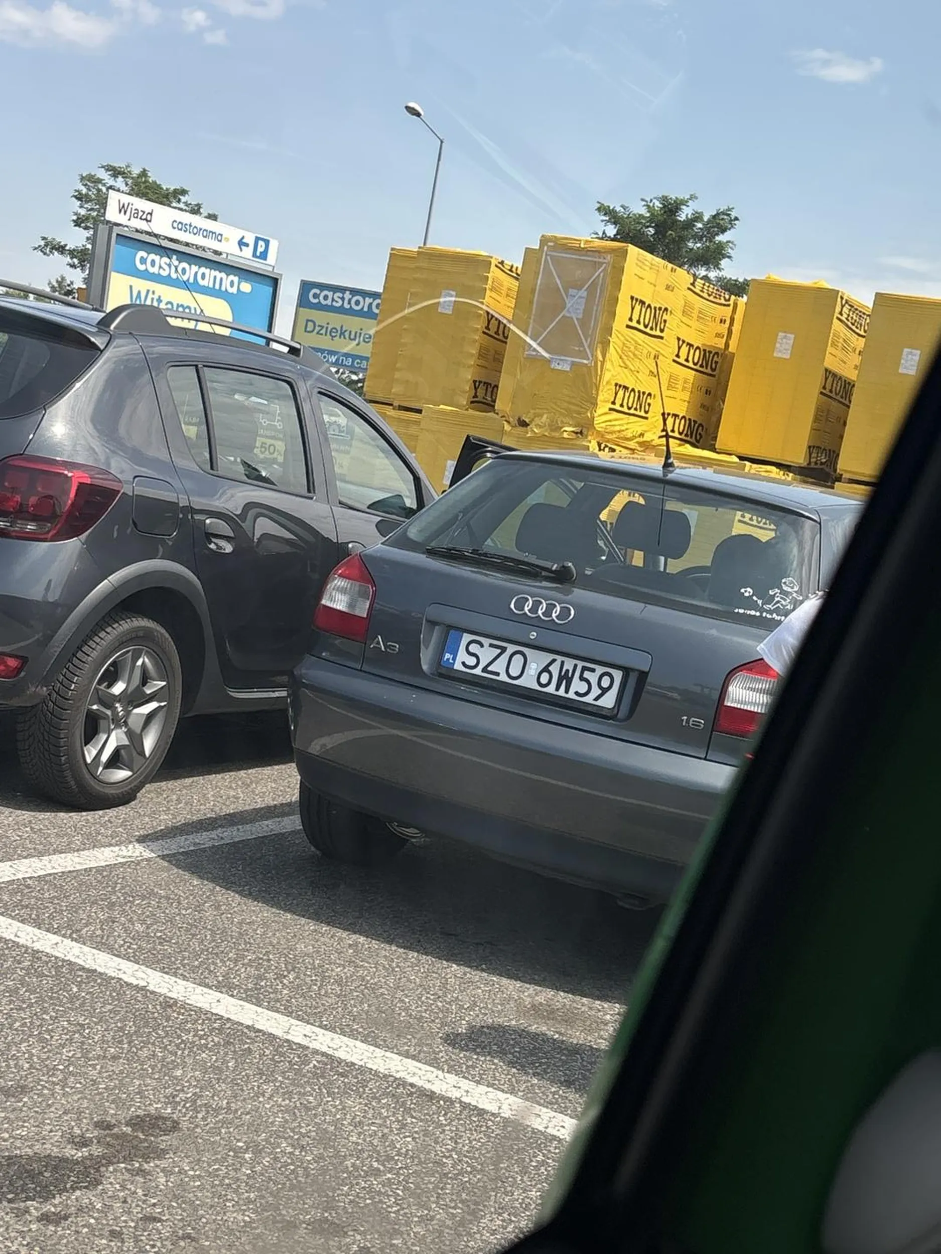 Gościu nie ma gustu, nie pozdrawiam do tego jest nie kulturalny i pluje na drogę krzyczeć ino Ruch