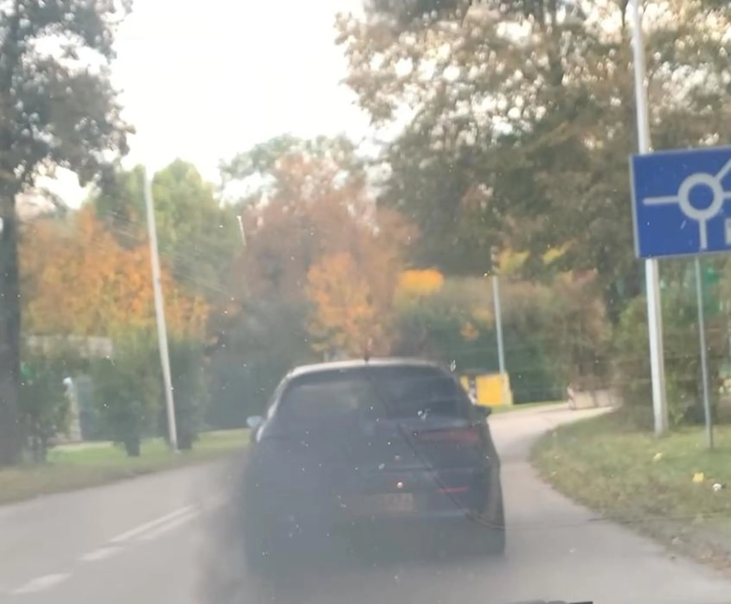 Rozumiem że Diesel kopci ale bez przesady, musiałem wszystkie szyby otworzyć żeby wywietrzyć samochód a tylko chwilę za nim jechałem