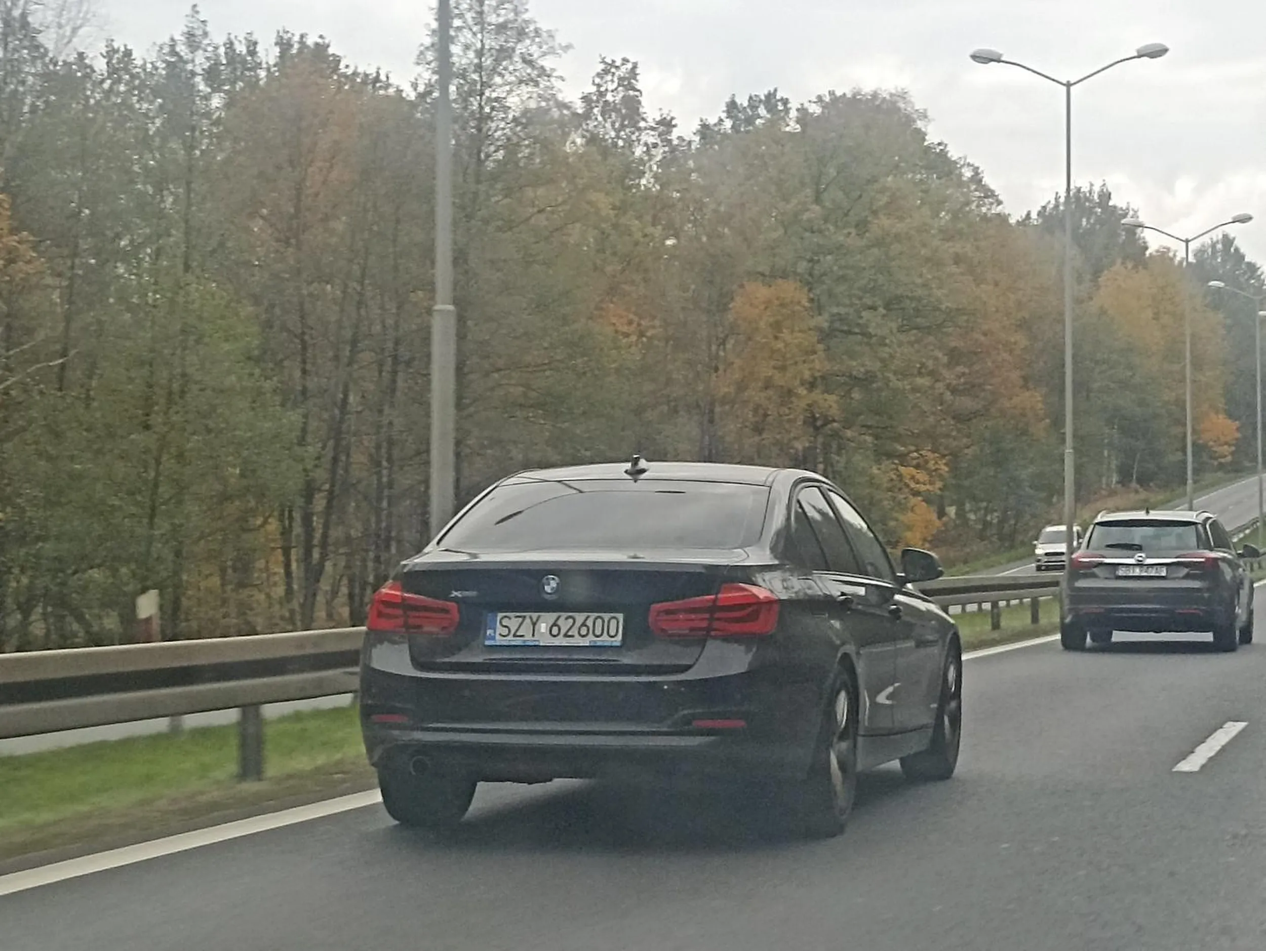 Dziś omal mieliśmy przez Ciebie wypadku! Zajechałes nam drogę! K lamień uderzył w przednia szybę!!!sprawa została zgłoszenia na policję! Mam nadzieję, że Cię ukażą Piracie Drogowy!!!