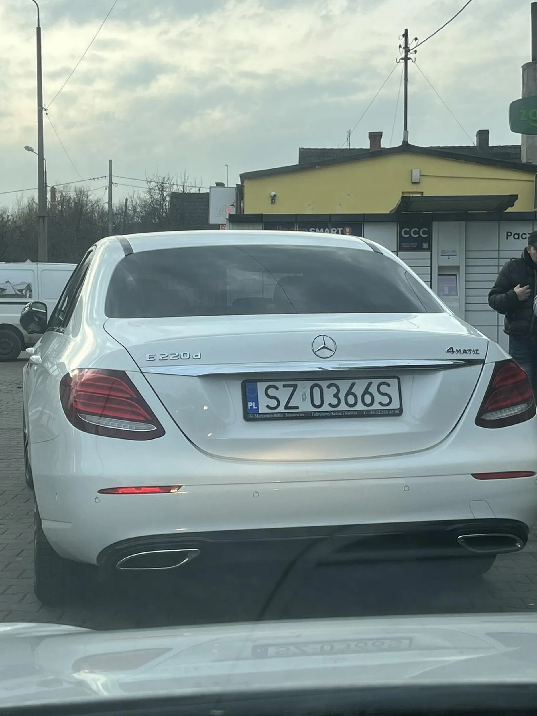 Jesteś zjebem. Nie potrafisz parkować.