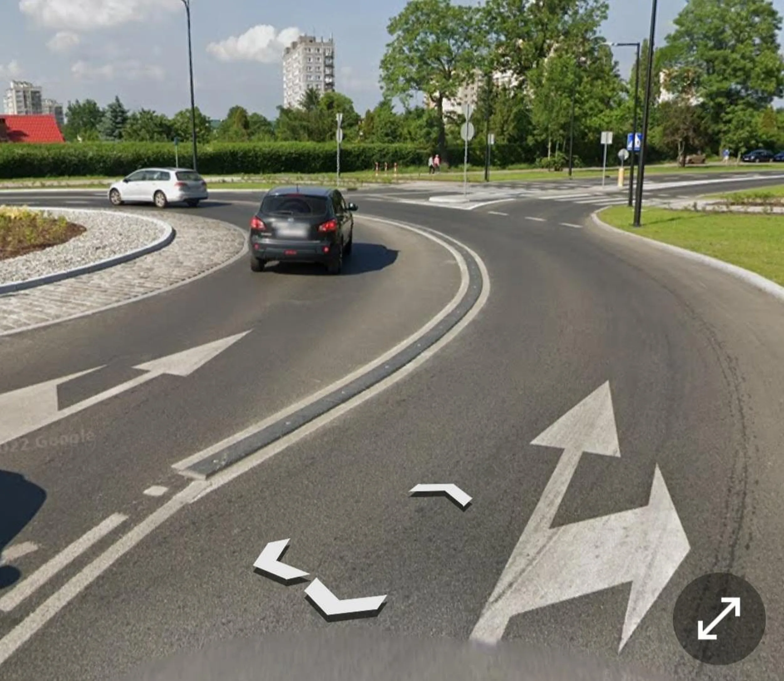 Duzy ruch 15:00 na Rudzie  ścina sobie takie rondo z zewnętrznego na wewnętrzny i  z powrotem co nic nie dało bo zaraz musiał hamować żeby  nie przejechać pieszego  ... widze że nic nie powstrzyma cie przed pokazaniem światu ze jestem matołem nawet krawężnik ;) Gość 30+ ...