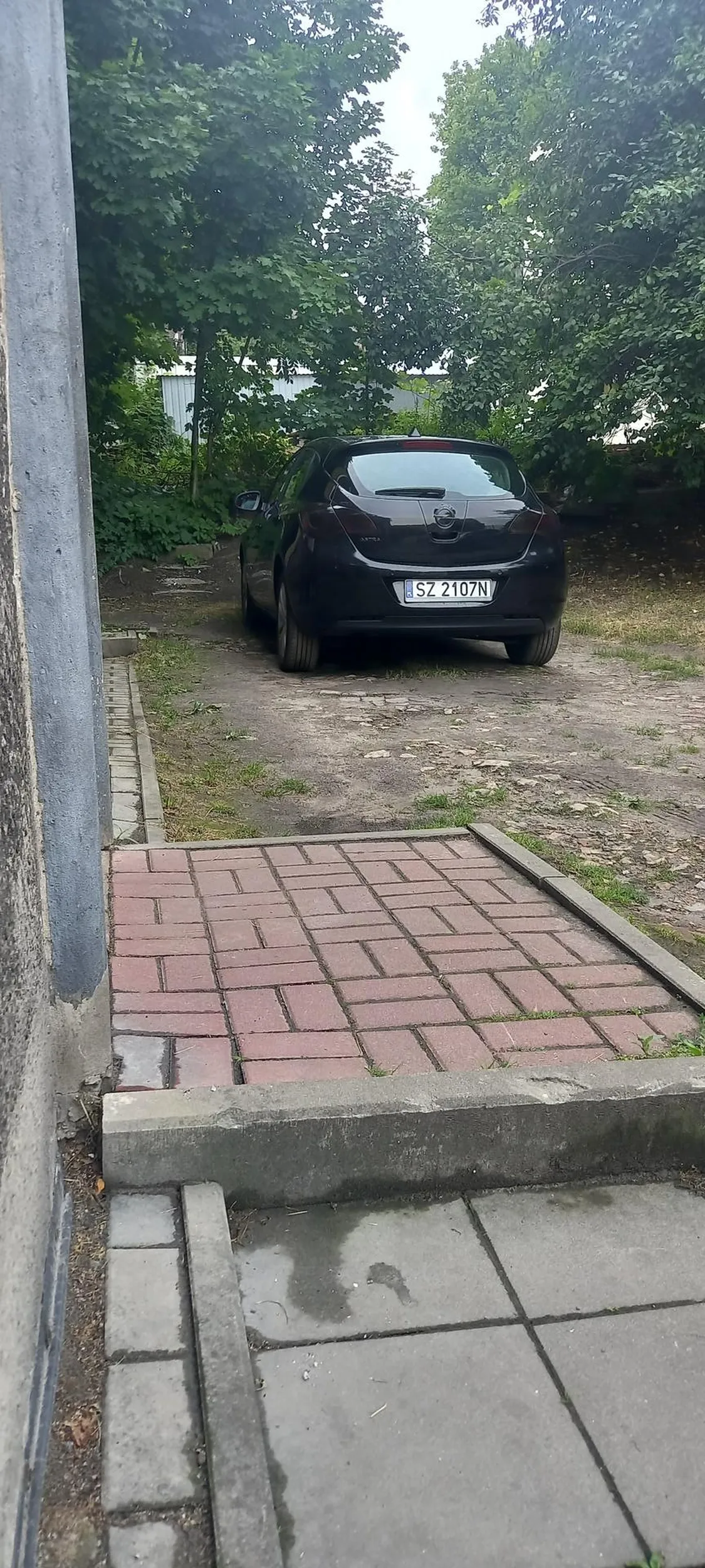 Przyciemnione lampy tylne uważajcie