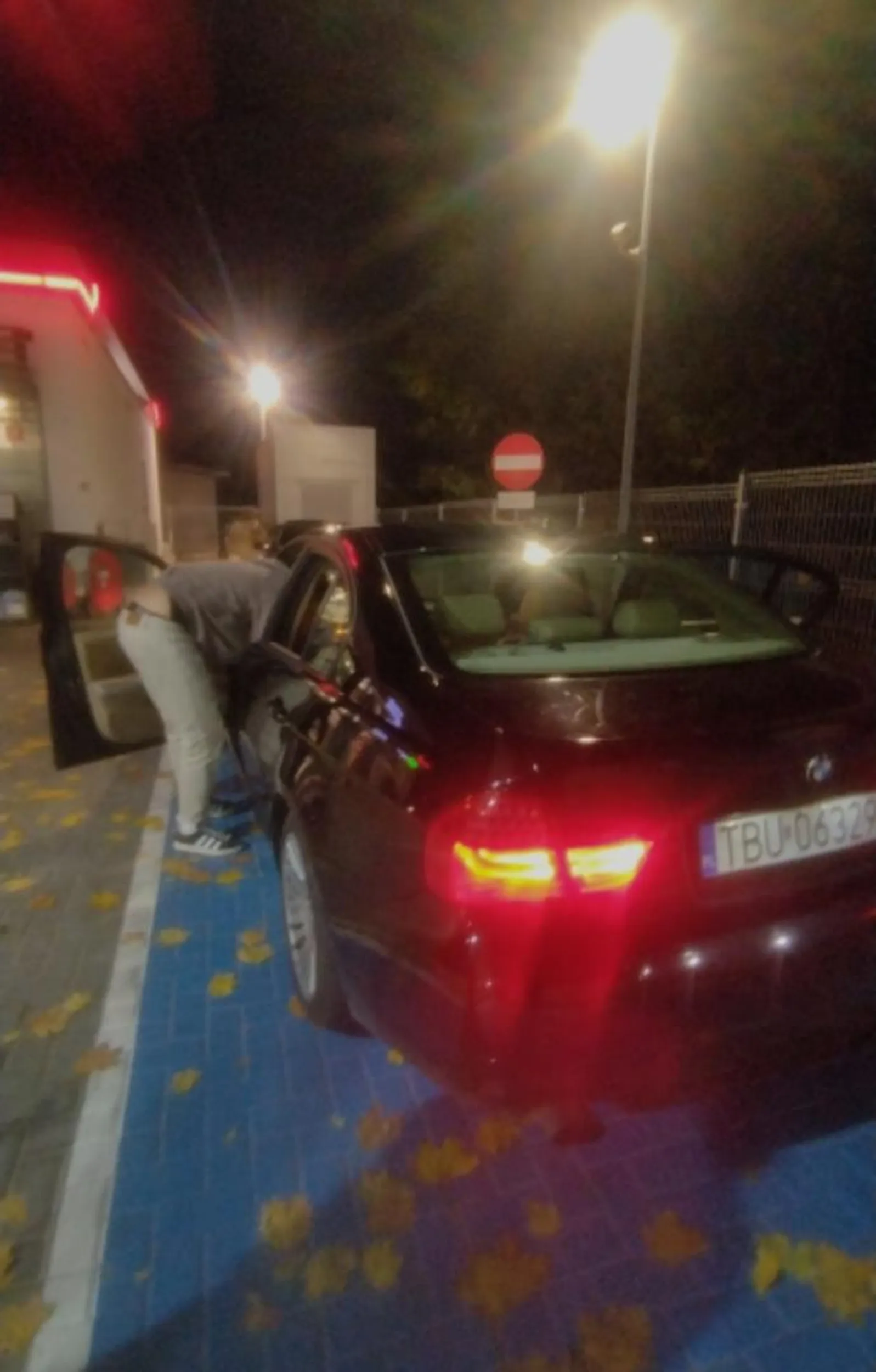 Kierowca stoj na właściwym miejscu plus