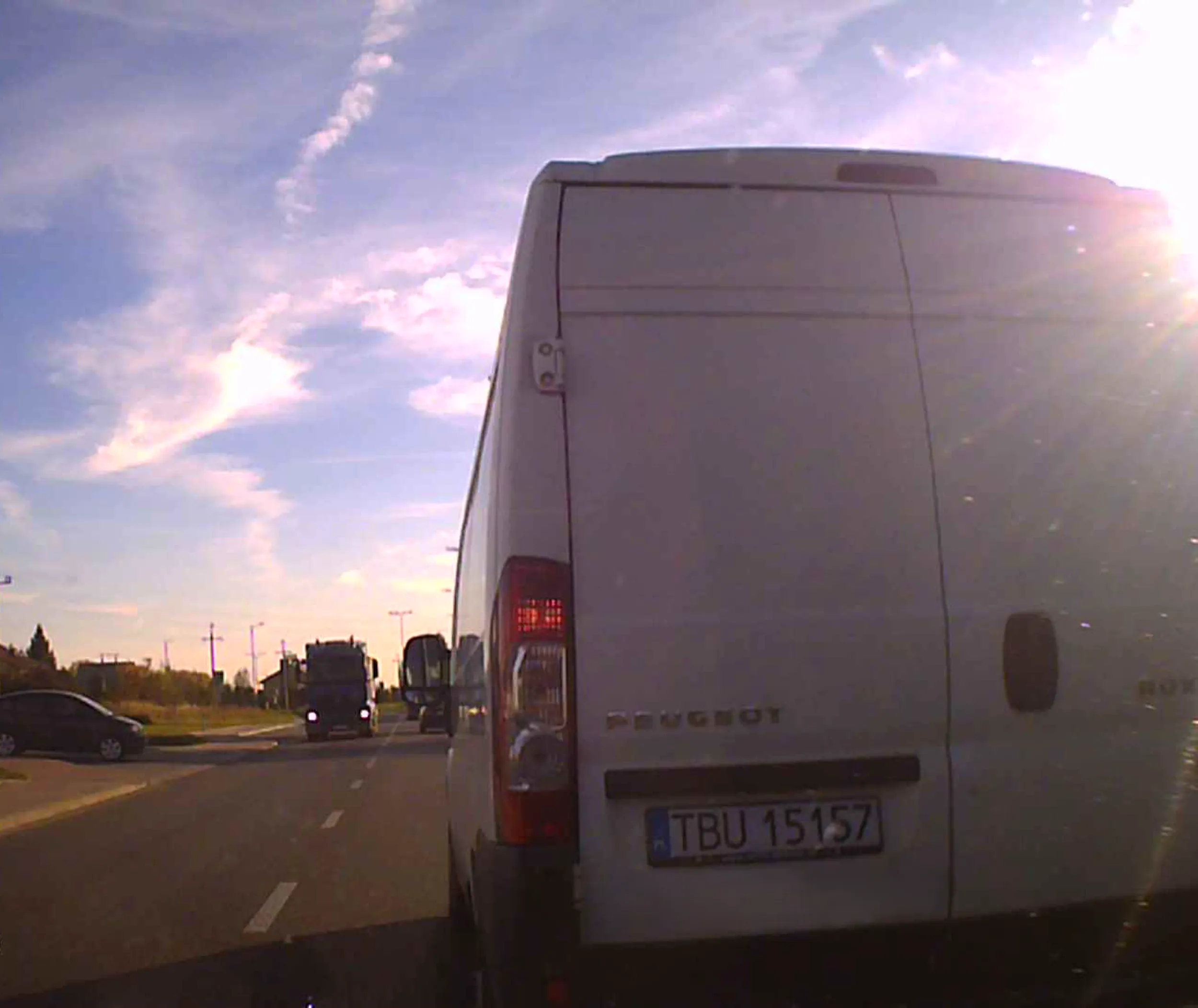 Cio.o! Od kiedy, to można nagle zablokować jezdnie i wysadzić pasażera???