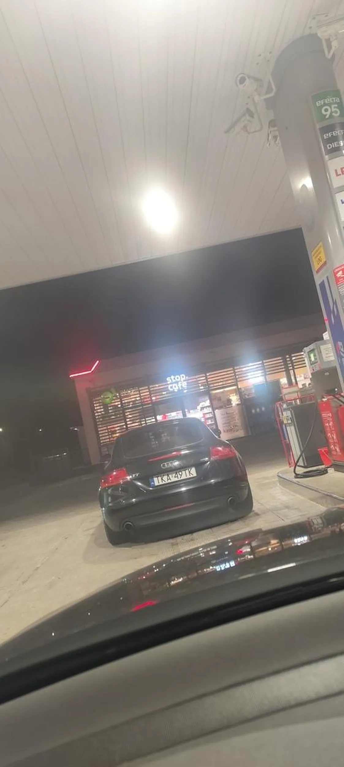 Naucz się odjeżdżać od dystrybutora na stacji