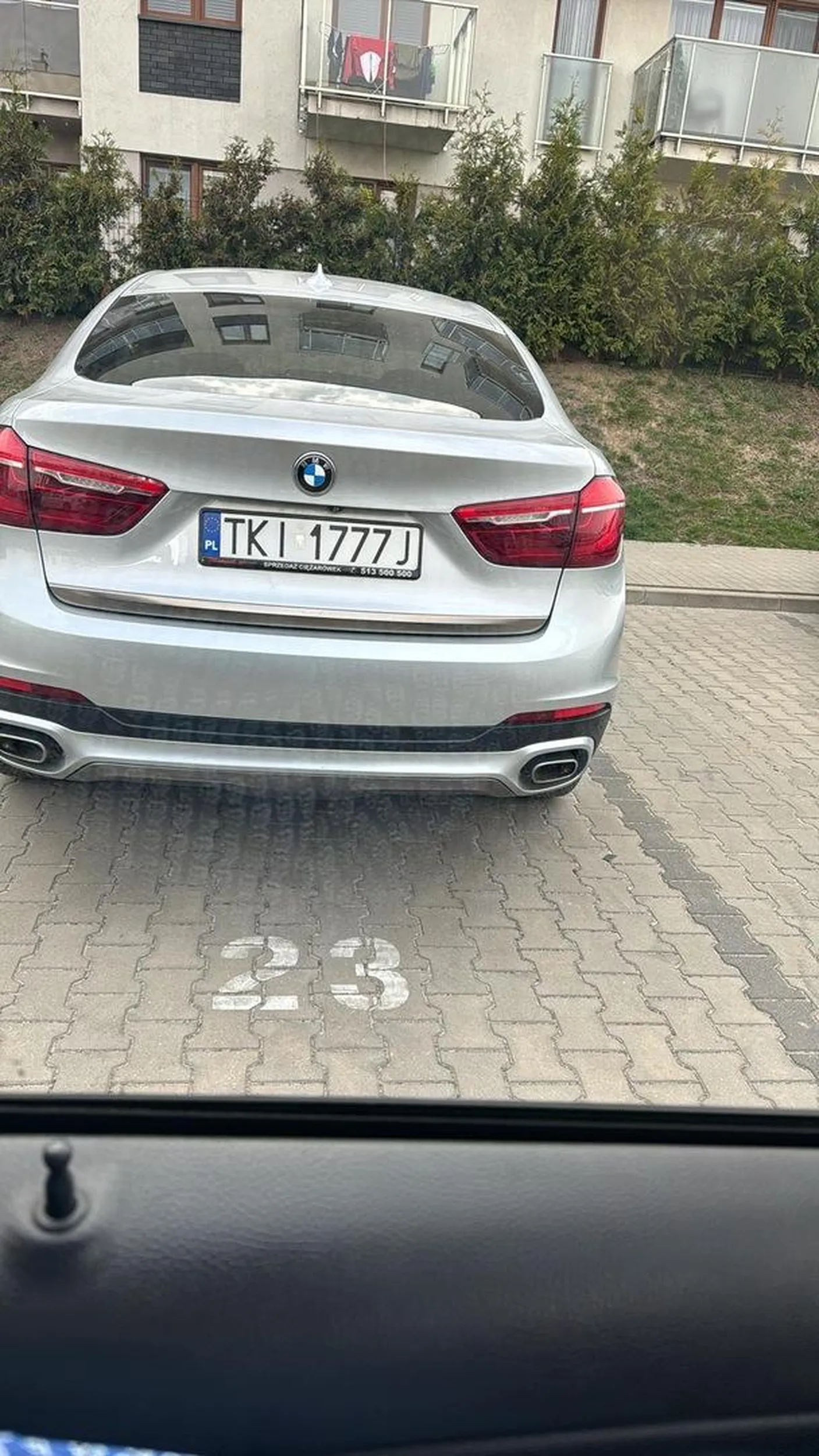 Parkuje na cudzych miejscach parkingowych…