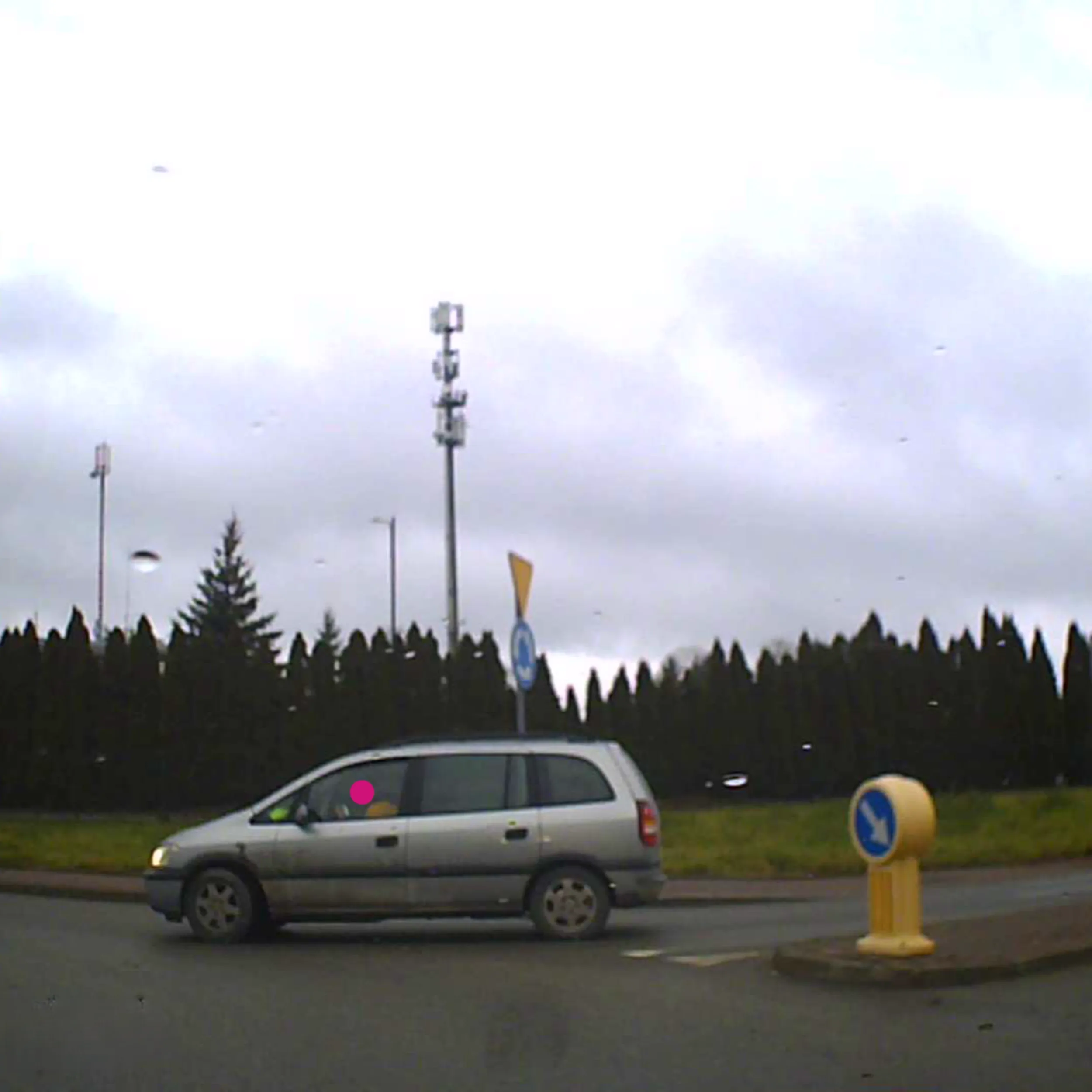 Zółtodziobie pokazujesz mi żebym się piolił? No, ale raczej nie z tobą tylko twoją mamuśką! Chyba, ze informujesz mnie jak Ci stoi mini choineczka, gdy o tym myślisz?