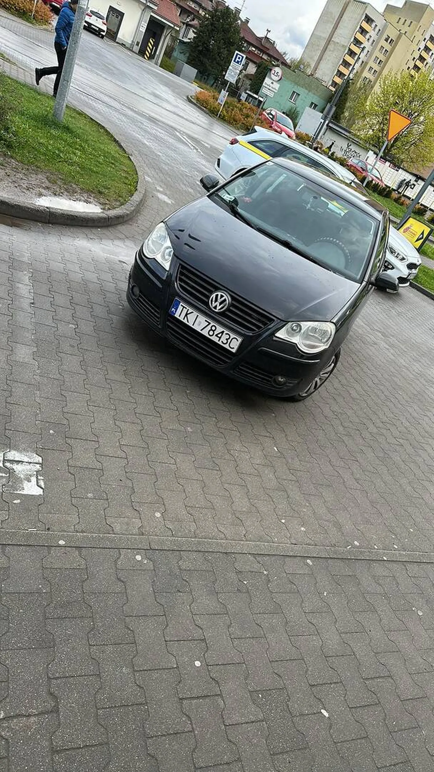 Parkowanie ala upośledzenie umysłowe - nie pozdrawiam ćwierćmózga