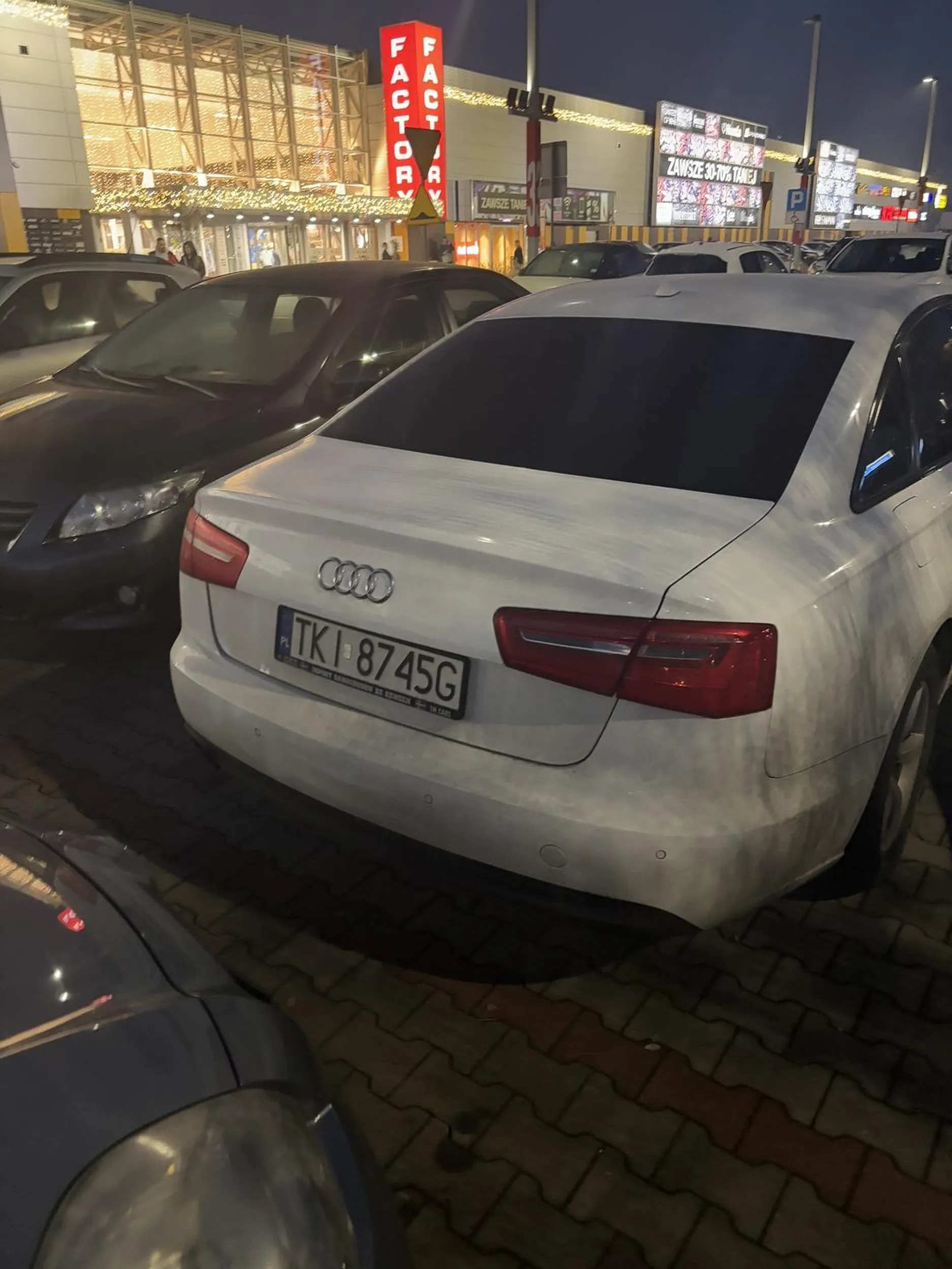 Radzę uważać Państwo lubią sobie przywłaszczać cudze rzeczy w sklepie mówiąc że nie zrobili nic złego