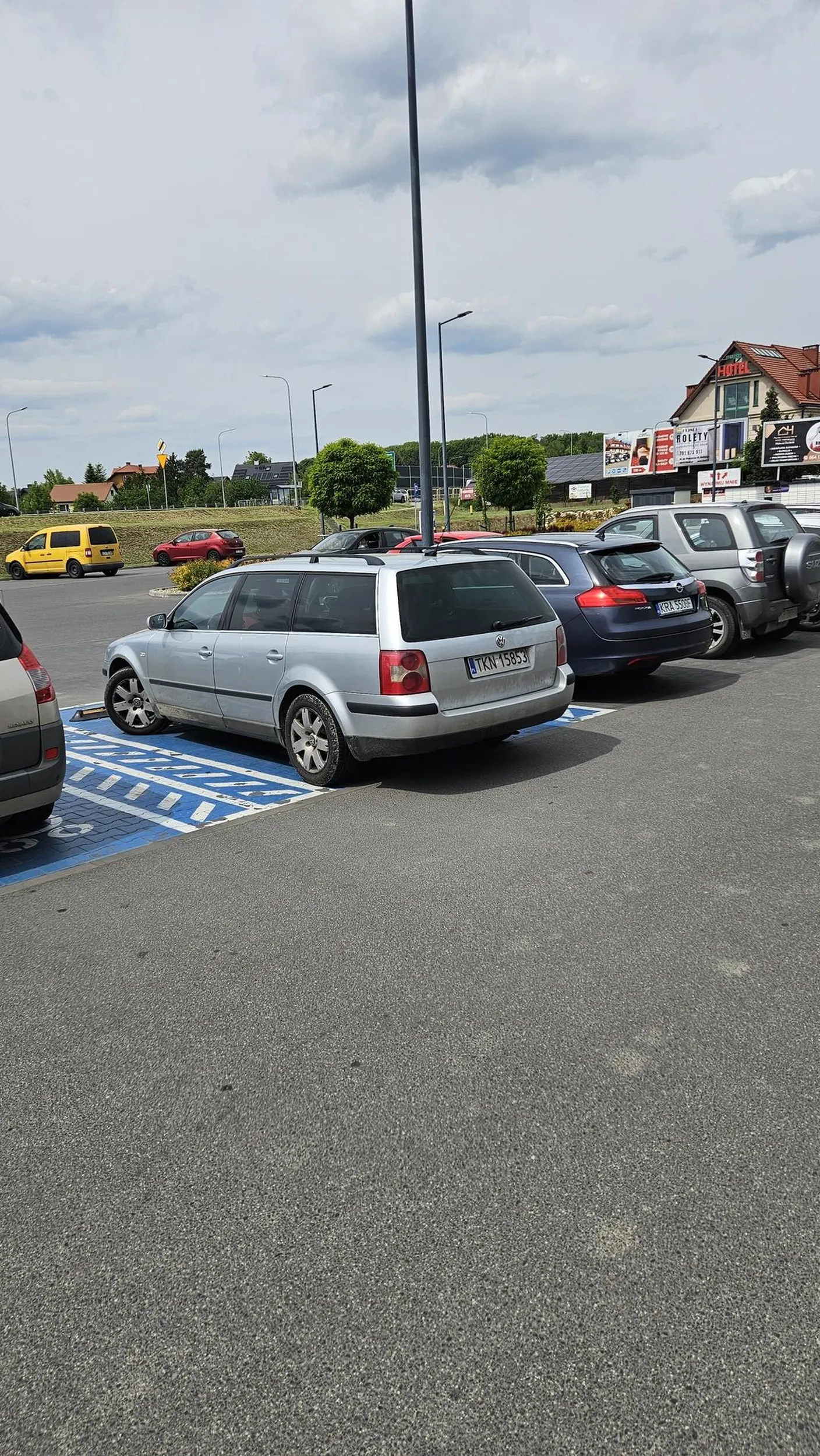 Przyjechałem na zakupy ale zapomniałem że to miejsce dla rodzin z dziećmi, więc udawałem że to ja jestem dzidzi...