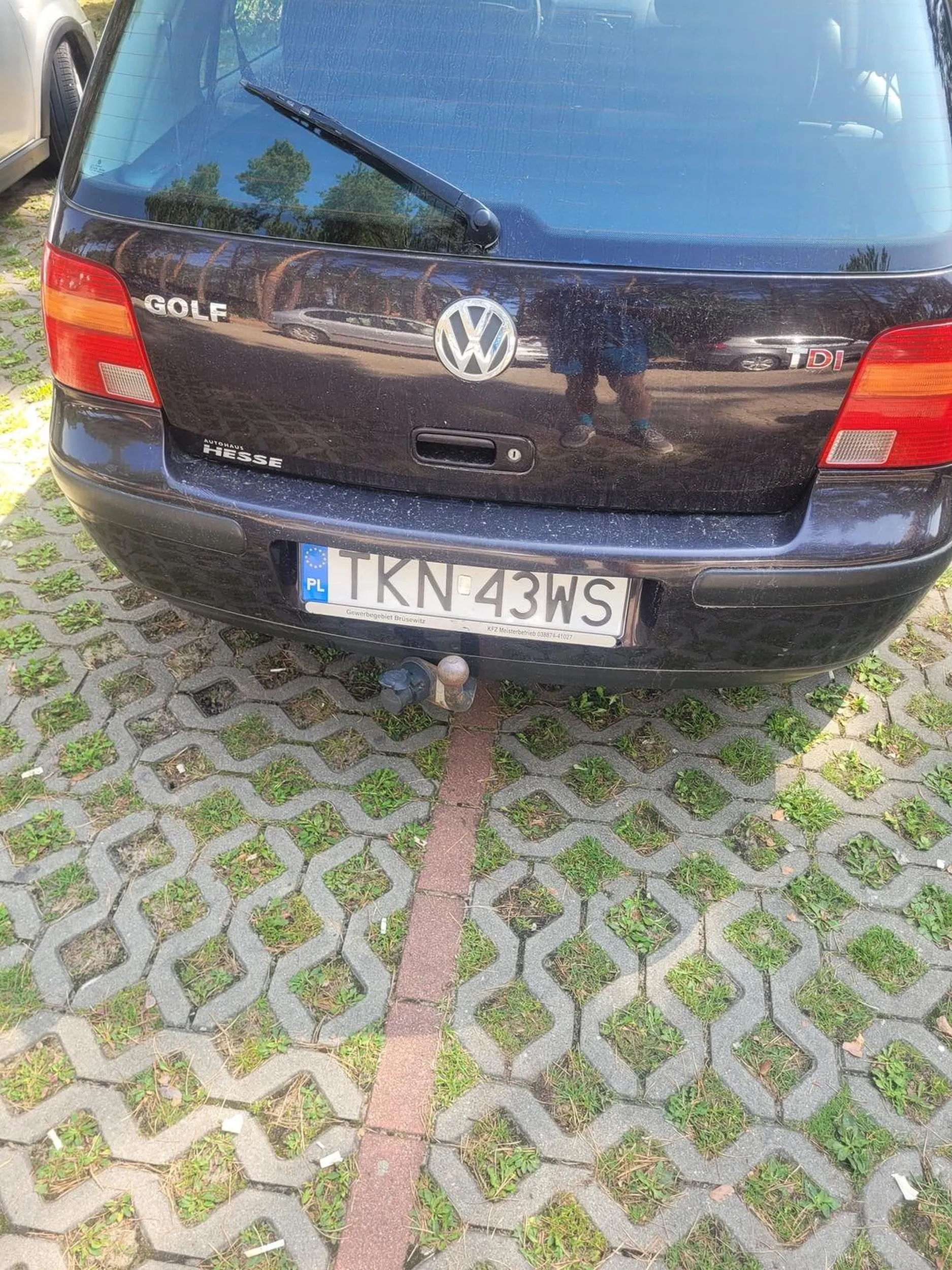 Zaparkowane idealnie na środku... linii