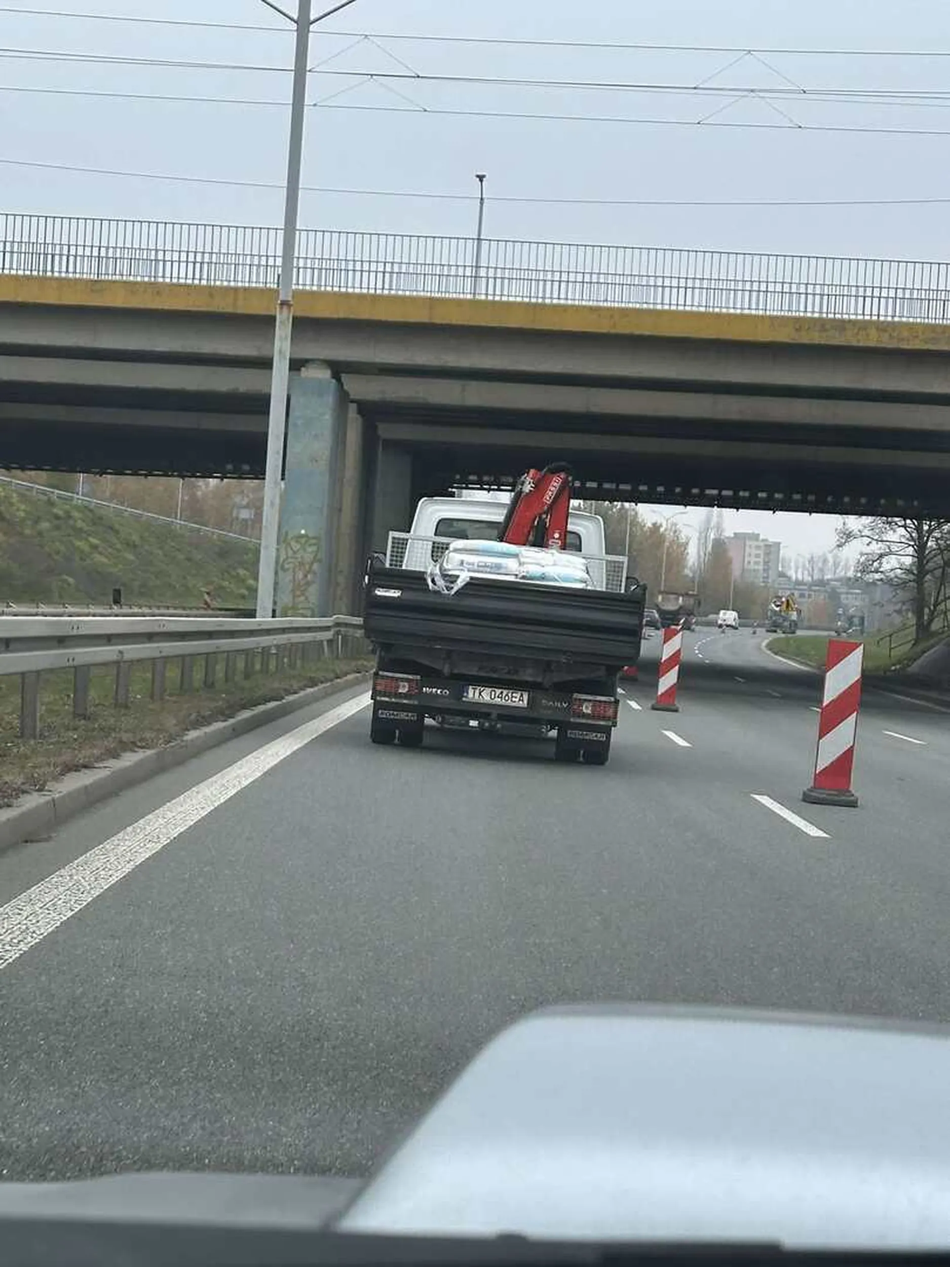 Hamowanie na lewym pasie prawie do 0, kiedy prawy pas był wolny. Ja + merc za mną hamowanie awaryjne. Nie pozdrawiam