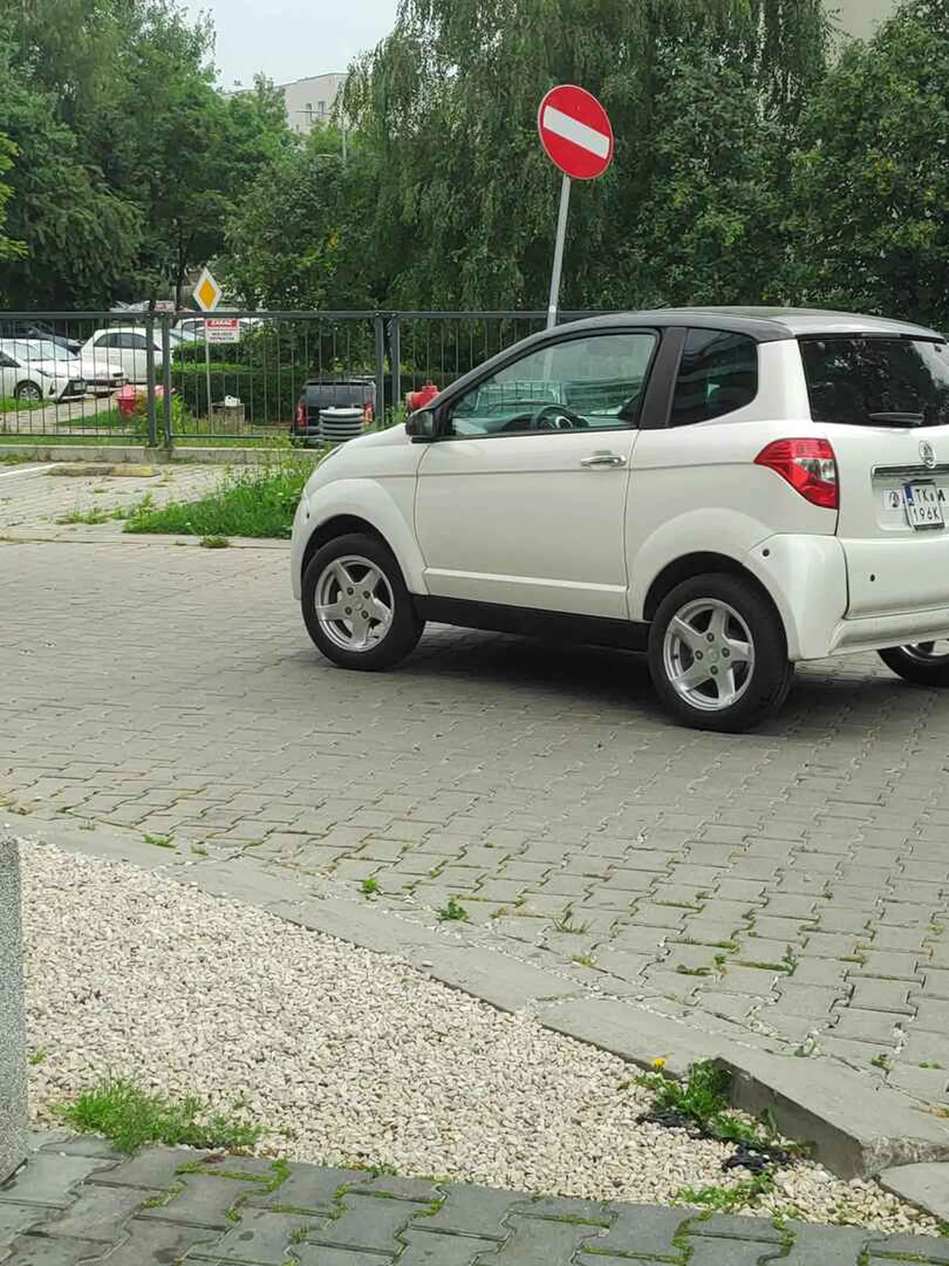 nie polecam kierowcy, rozsiewa grzyba na kieleckich ulicach