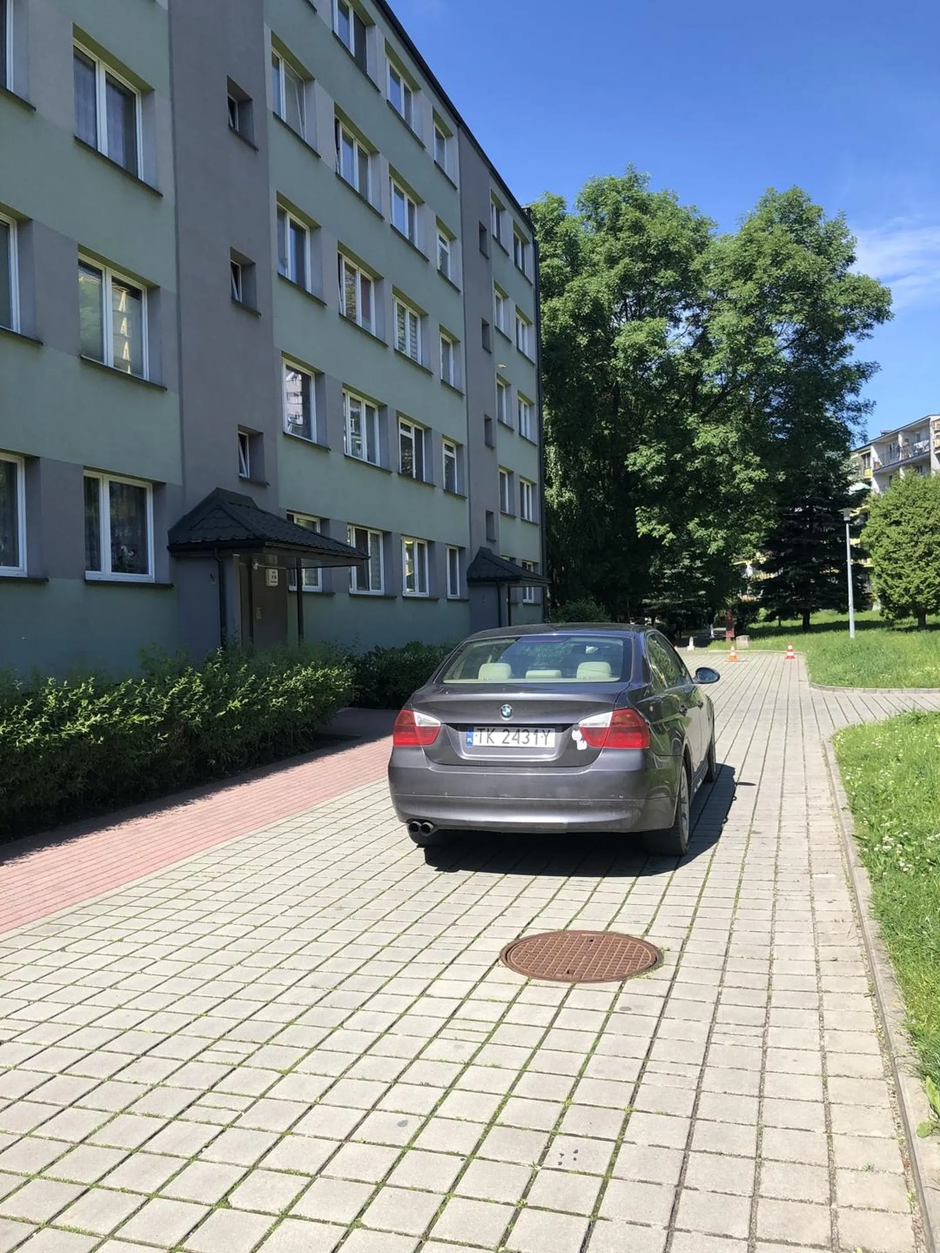 Może byś nie zastawiał przejazdu?