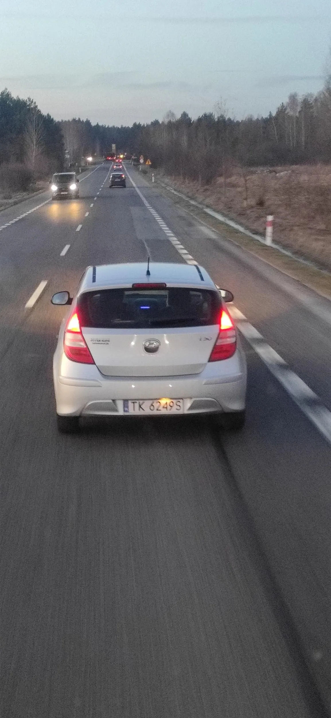 30.01.24r DK73 Busko -- Kielce, wyprzedzanie na czołówkę, gdybym nie przyhamował zestawem to byłaby z Ciebie mielonka na drodze. Chyba się osrałaś, bo potem jechałaś 70km/h. Haftu.