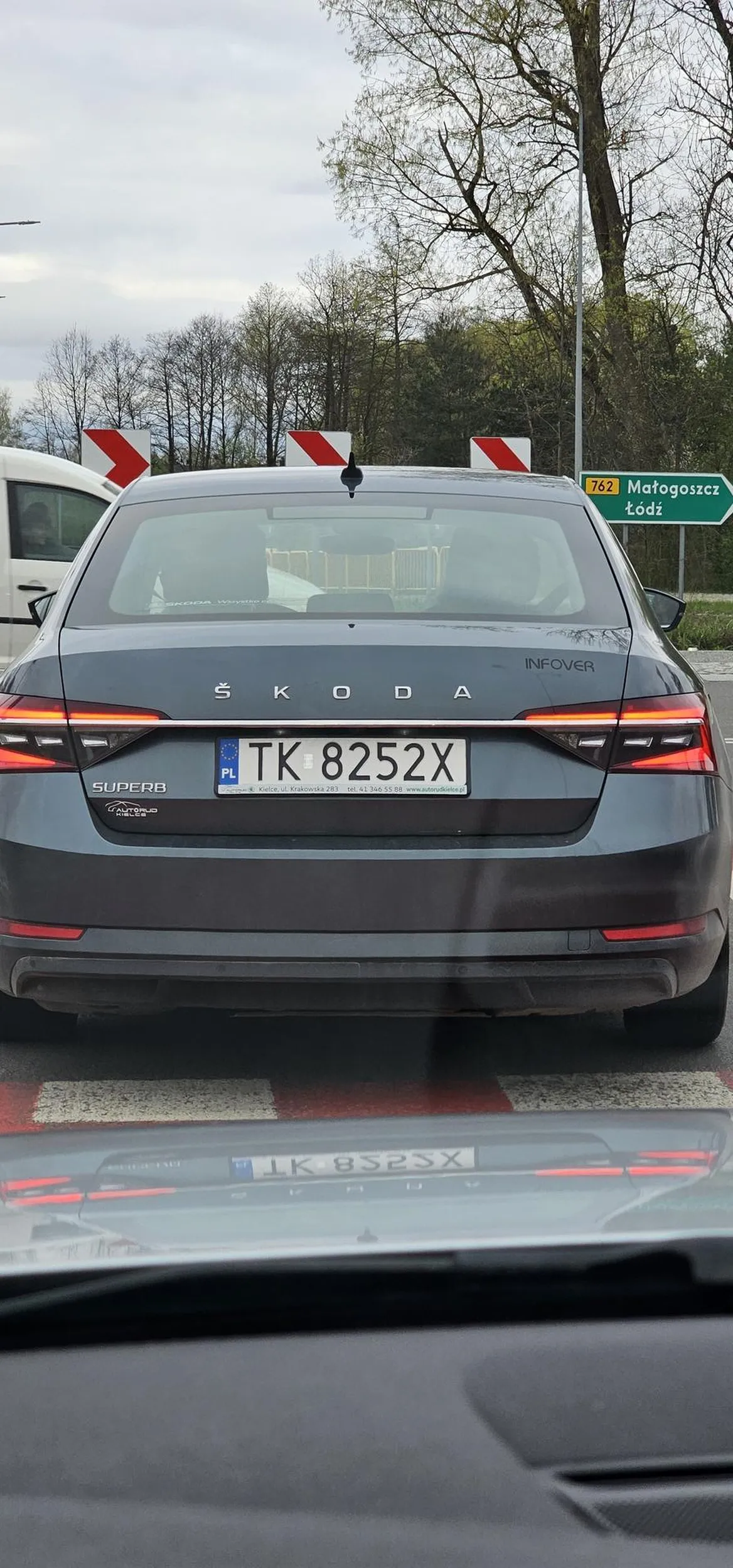 Uważać na tego gogusia, bo zajeżdża drogę,i nie patrzy na nic