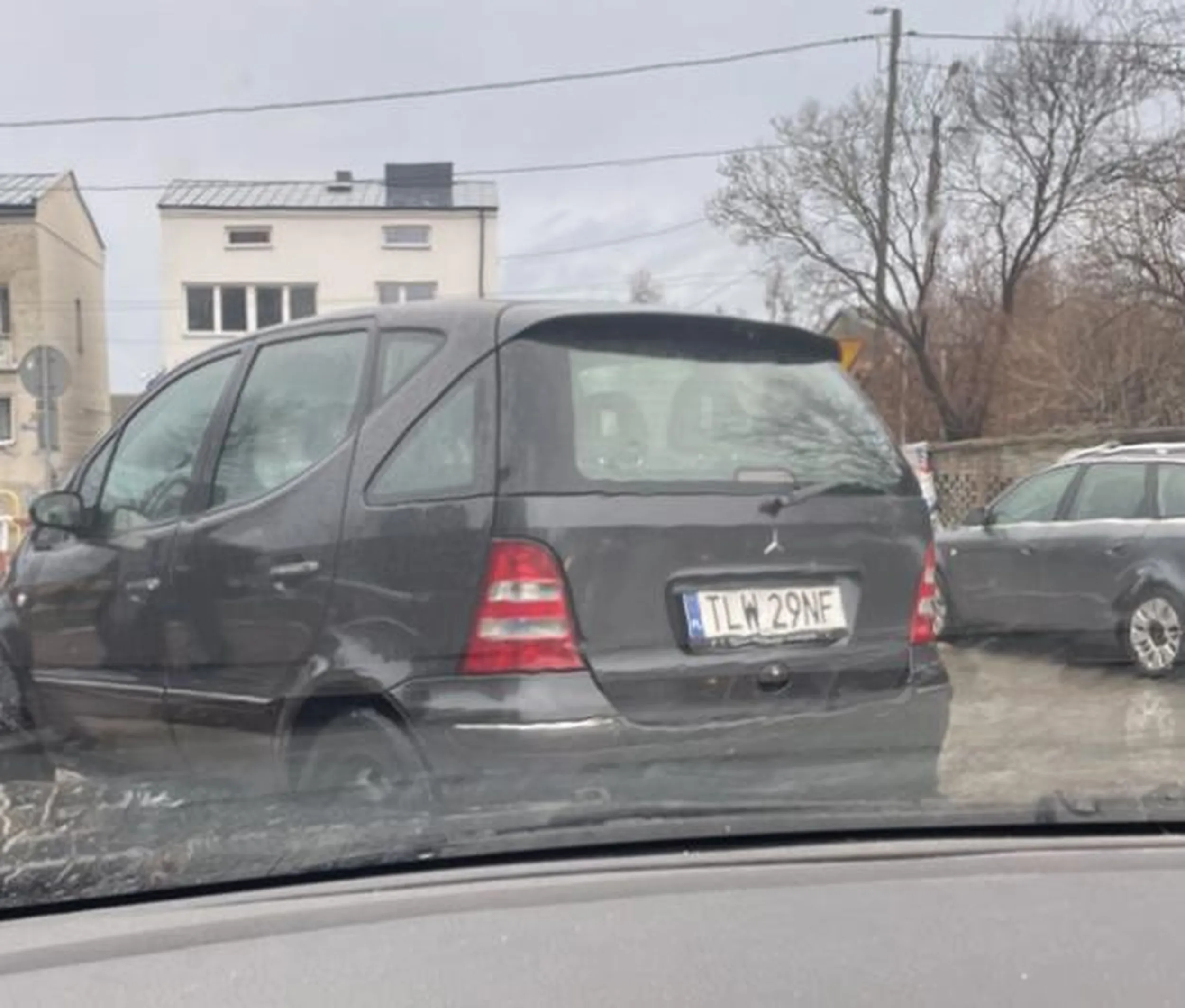 Kierowca na drodze jedno kierunkowej zablokował przejazd na 2 minuty w godzinach szczytu