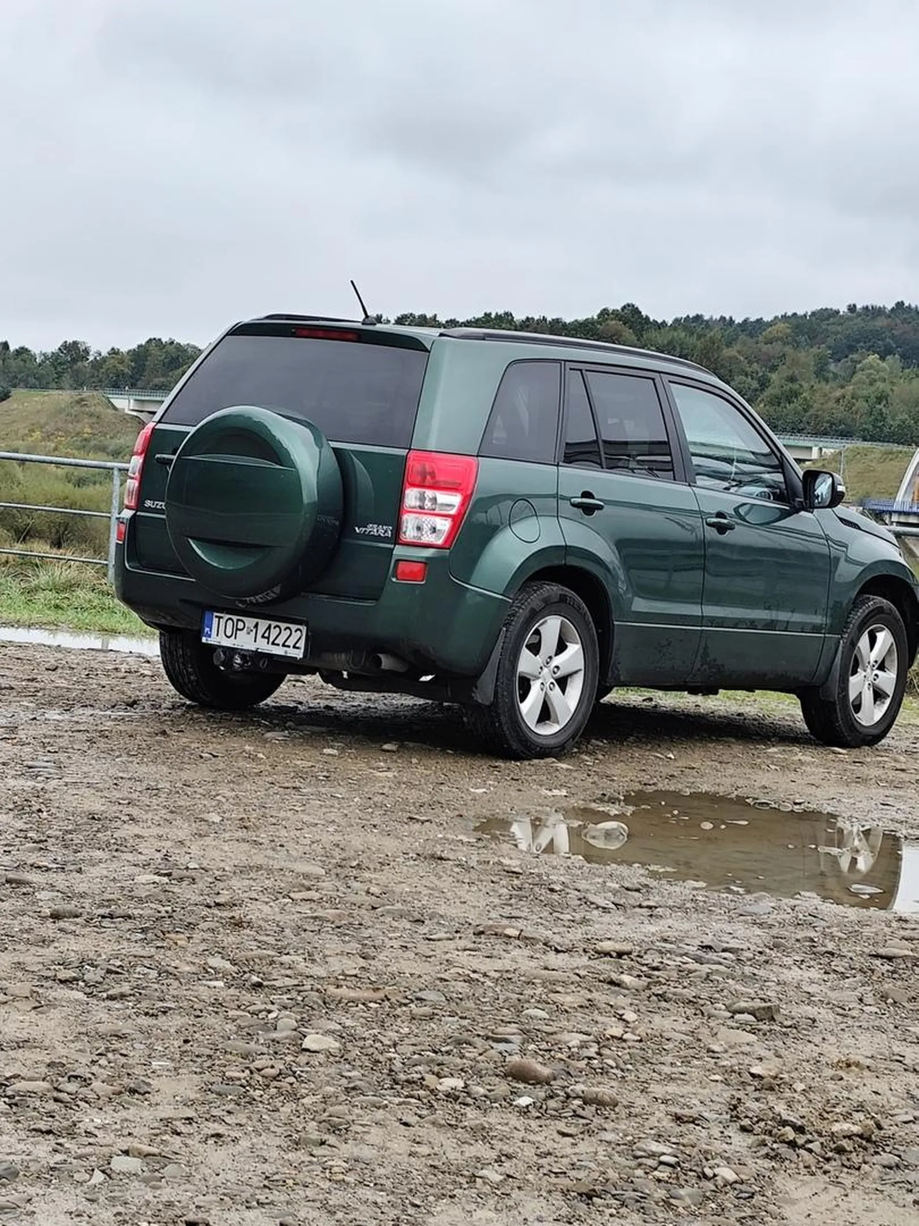Samochodem porusza się Pan który onanizuje sie w miejscach publicznych. Uwaga !!! Kto widzi Pana prosze nagrywać byc moze to ktos kto ma pociąg do dzieci. Nagrywac i zgłaszać na policję!!!!! Ps . Widziany w miejscowości Zembrzyce powiat suski.
