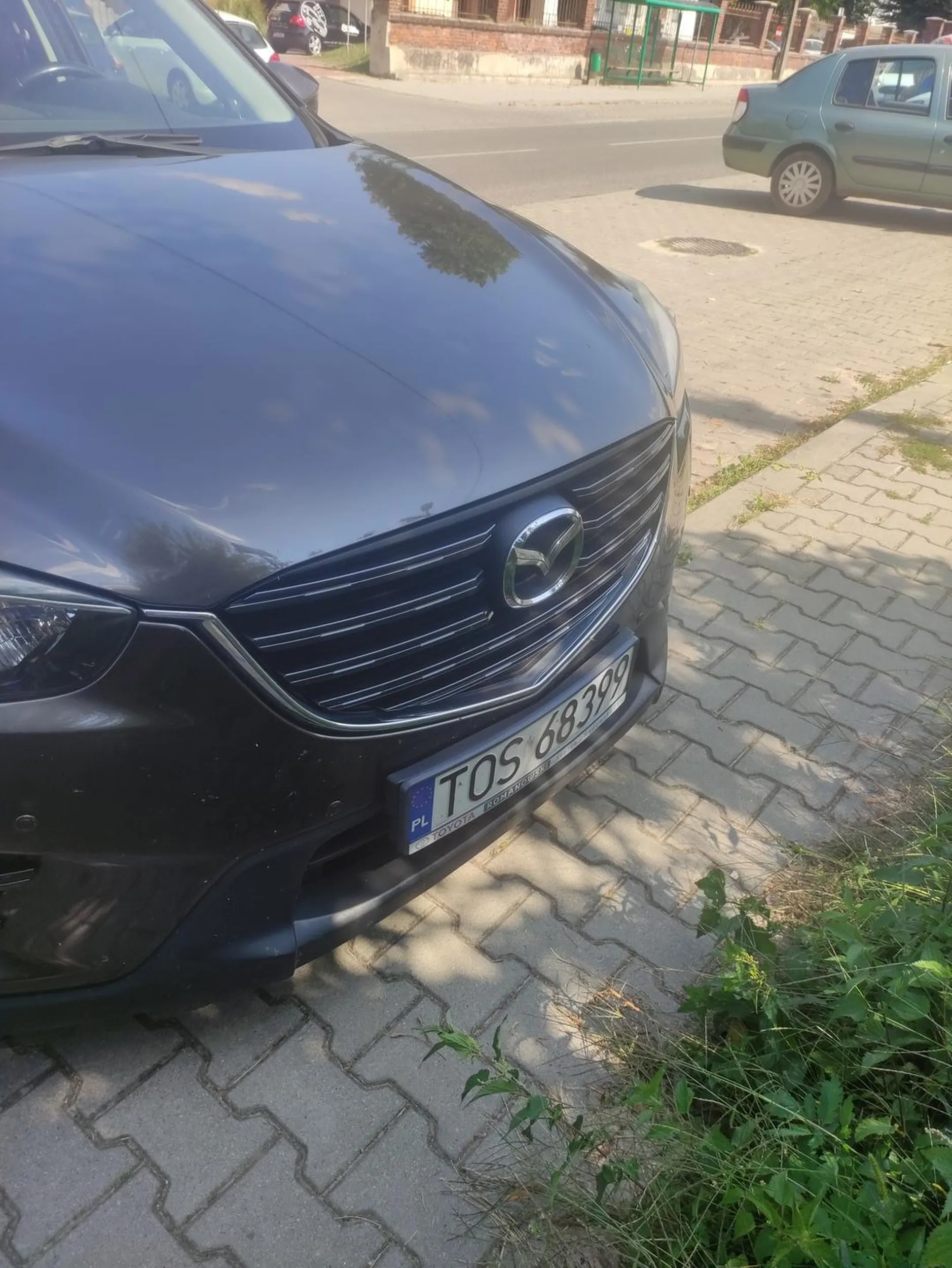 Kierowca ma wylew mózgu i zastawia cały chodnik