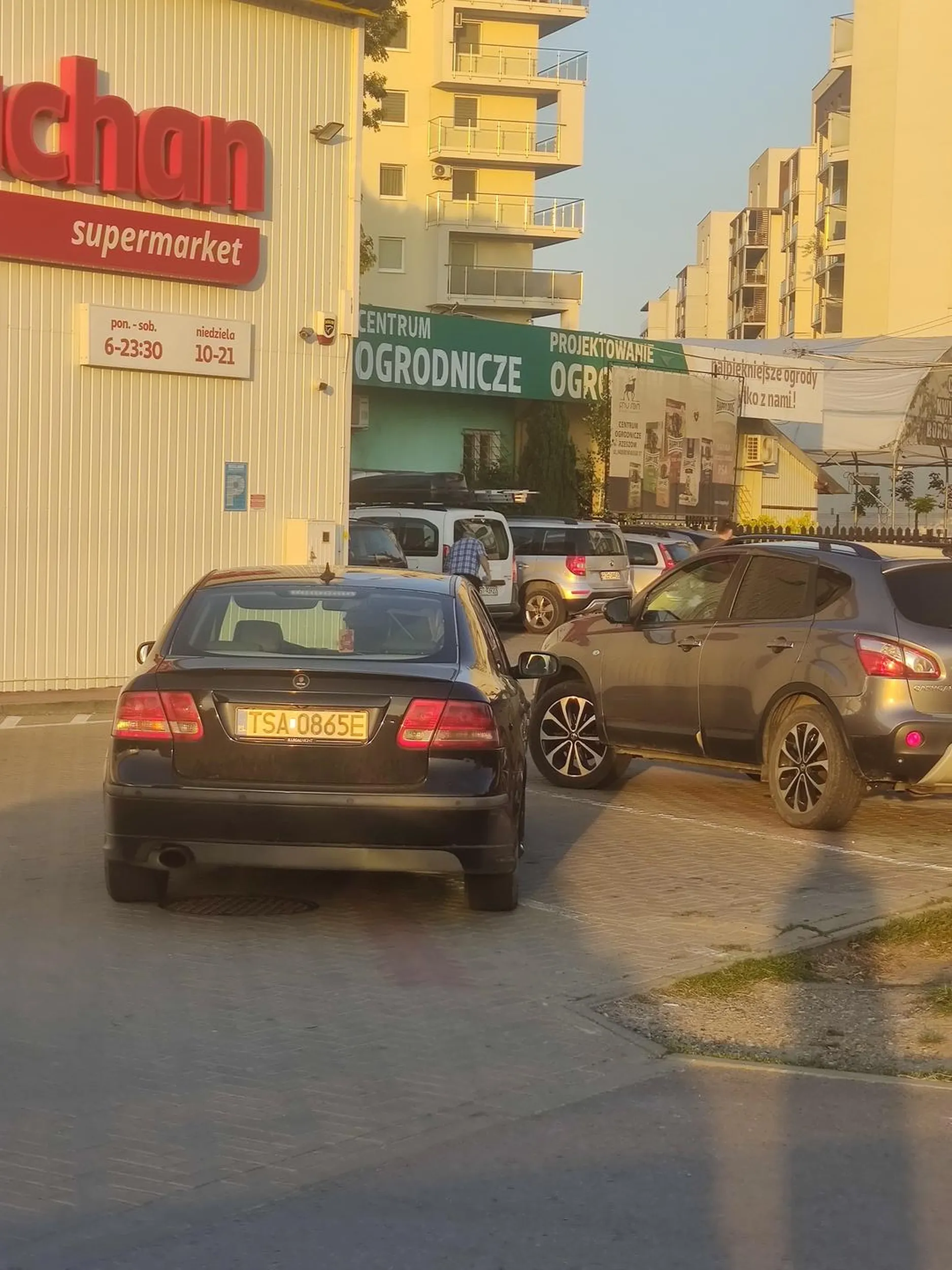 Nie ma to jak zablokować wjazd na parking?