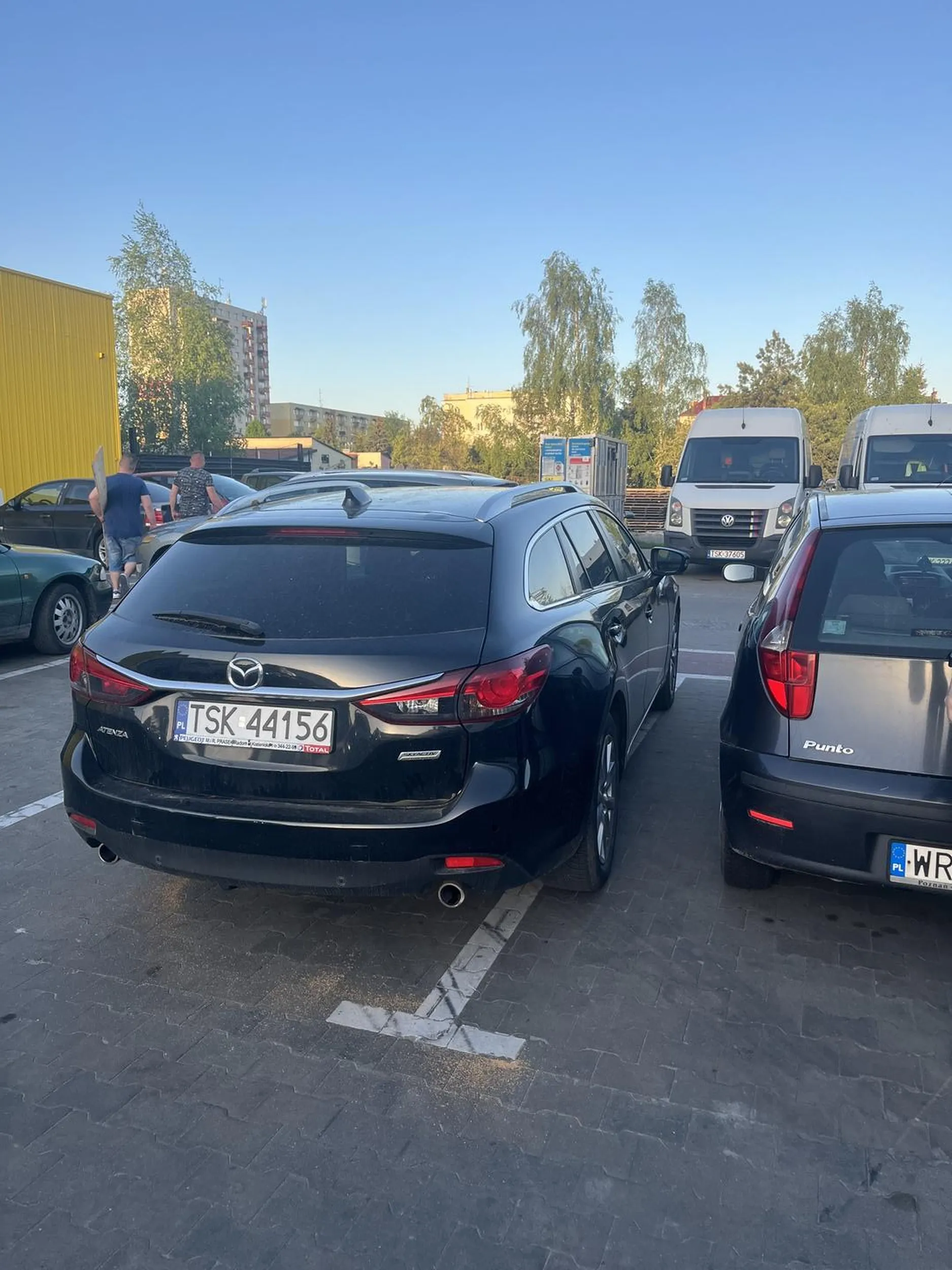 Naucz się parkować, bo się wsiąść do samochodu nie da. Naucz się podstaw dopiero wyjeżdżaj na drogę.