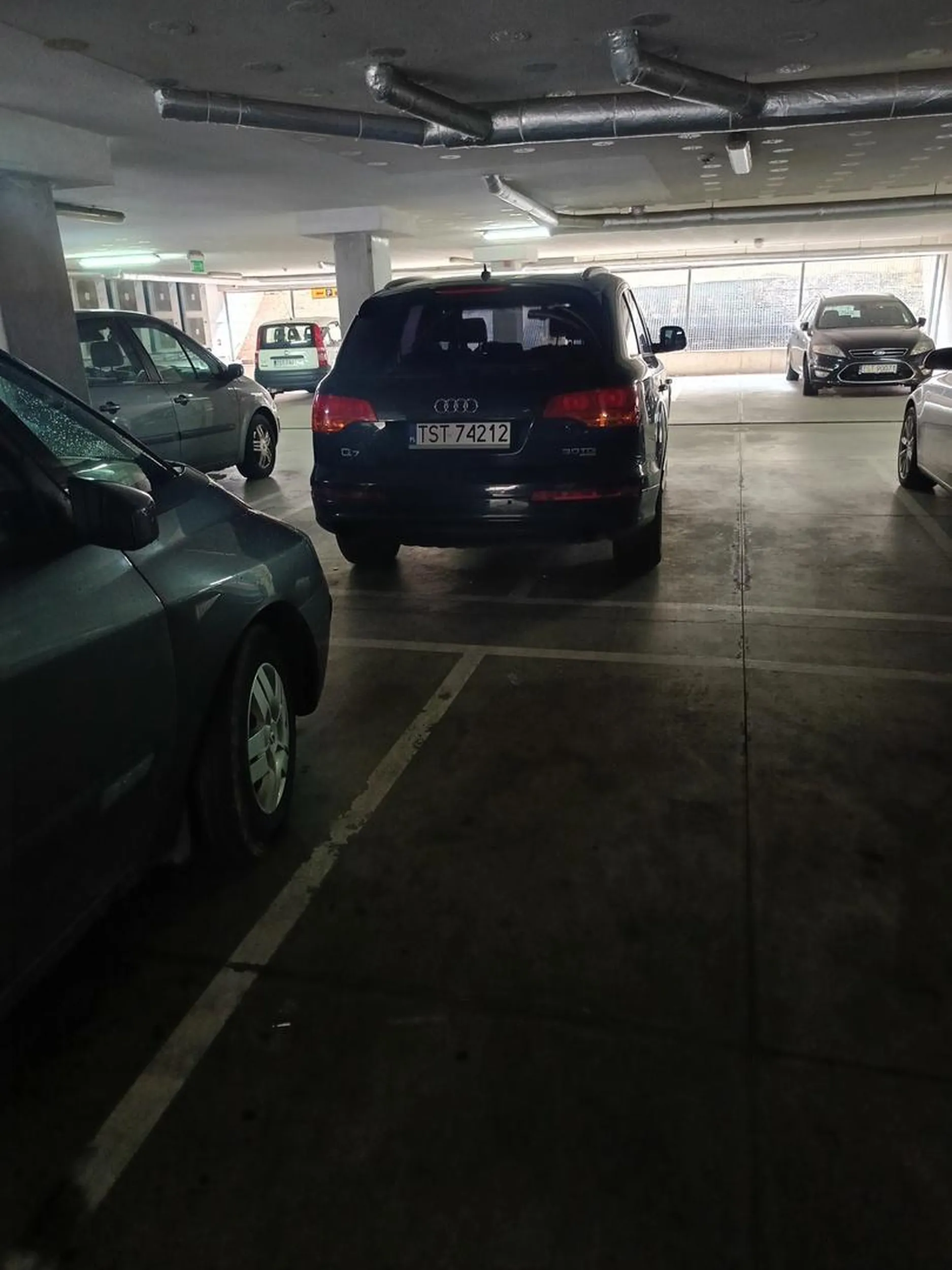 No tak tak duże auto to i dużo miejsca zajmuje? brawo