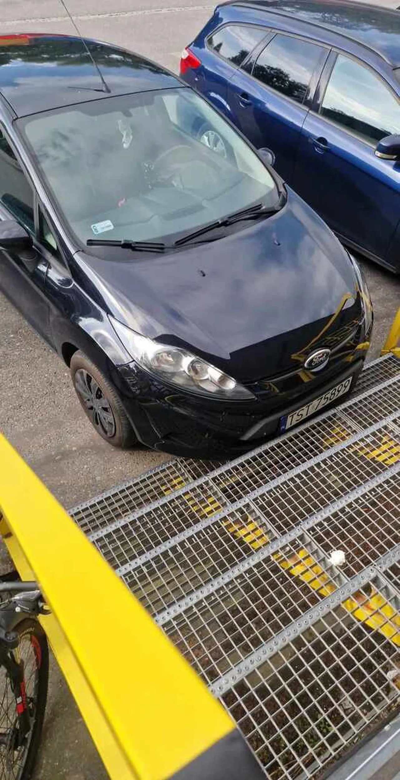 Na prawde? 20 miejsc w okolicy i tylko 10 metrów dalej ale jaśnie księciu/księżniczce nie chce sie tyle chodzić.