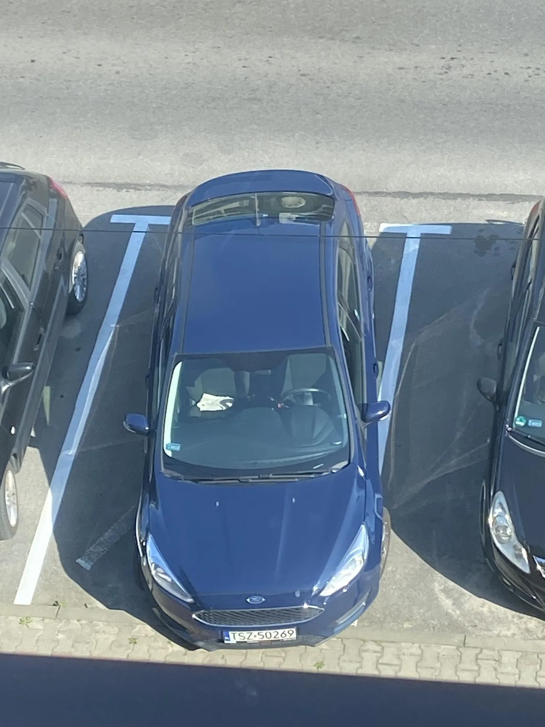 Proszę nauczyć się parkować na jednym miejscu a nie zaczynać na dwóch ?