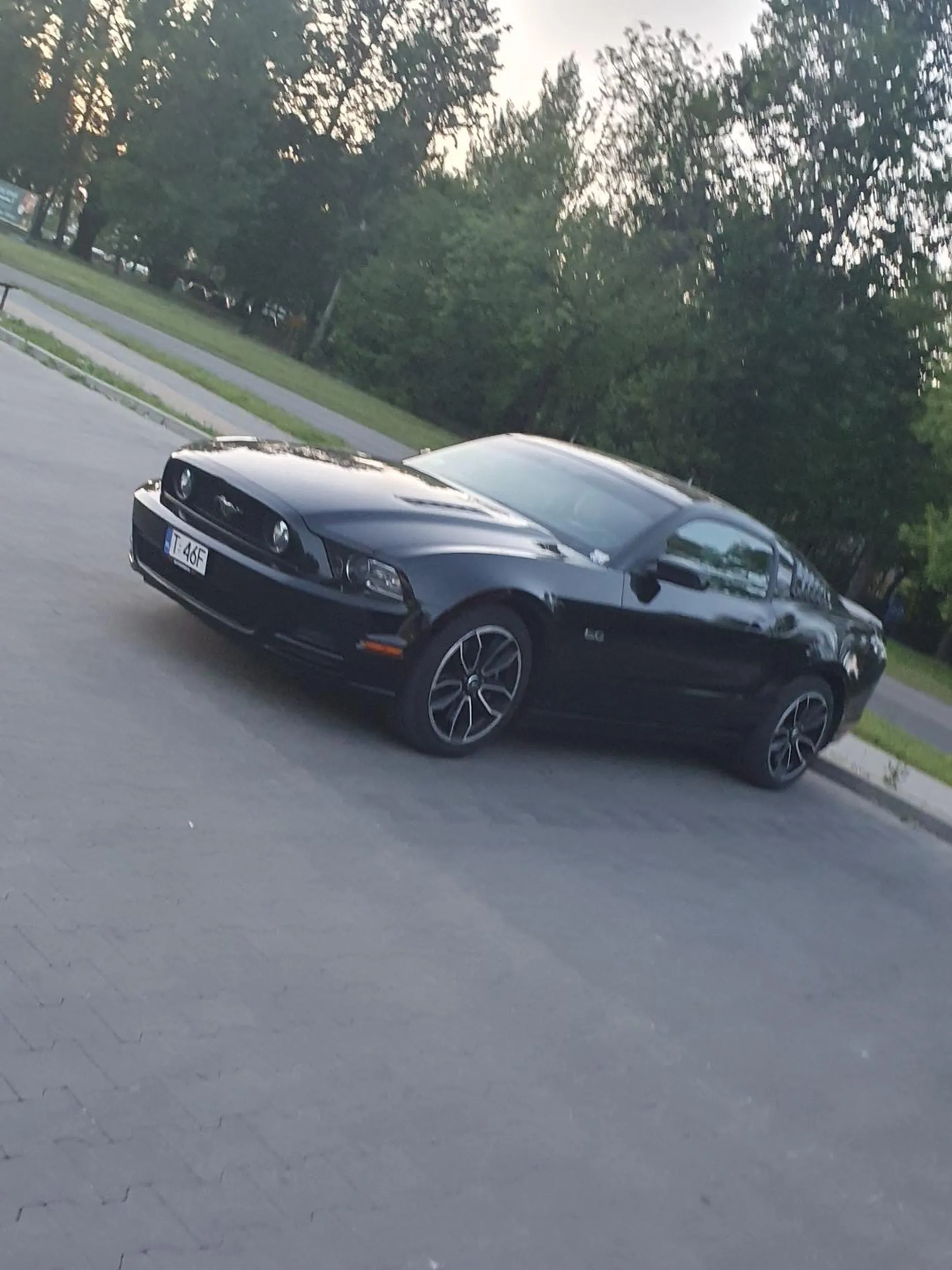 Piekny dodge robilismy zdjecia auta po czym wlasciciel wlaczyl samochod i dowalil gazu piekne auto ❤️