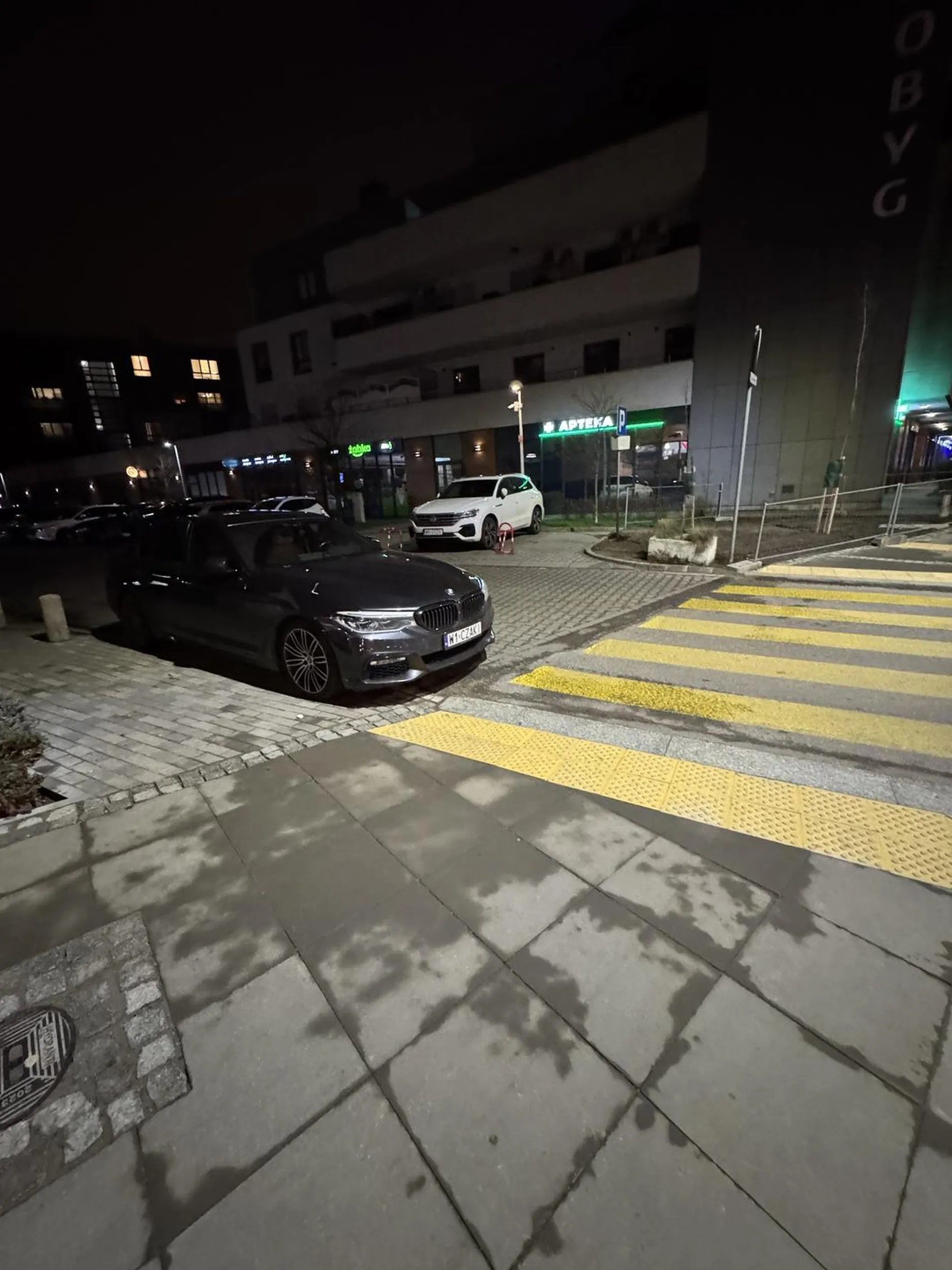 Pięknie zachowana odległość od pasów.