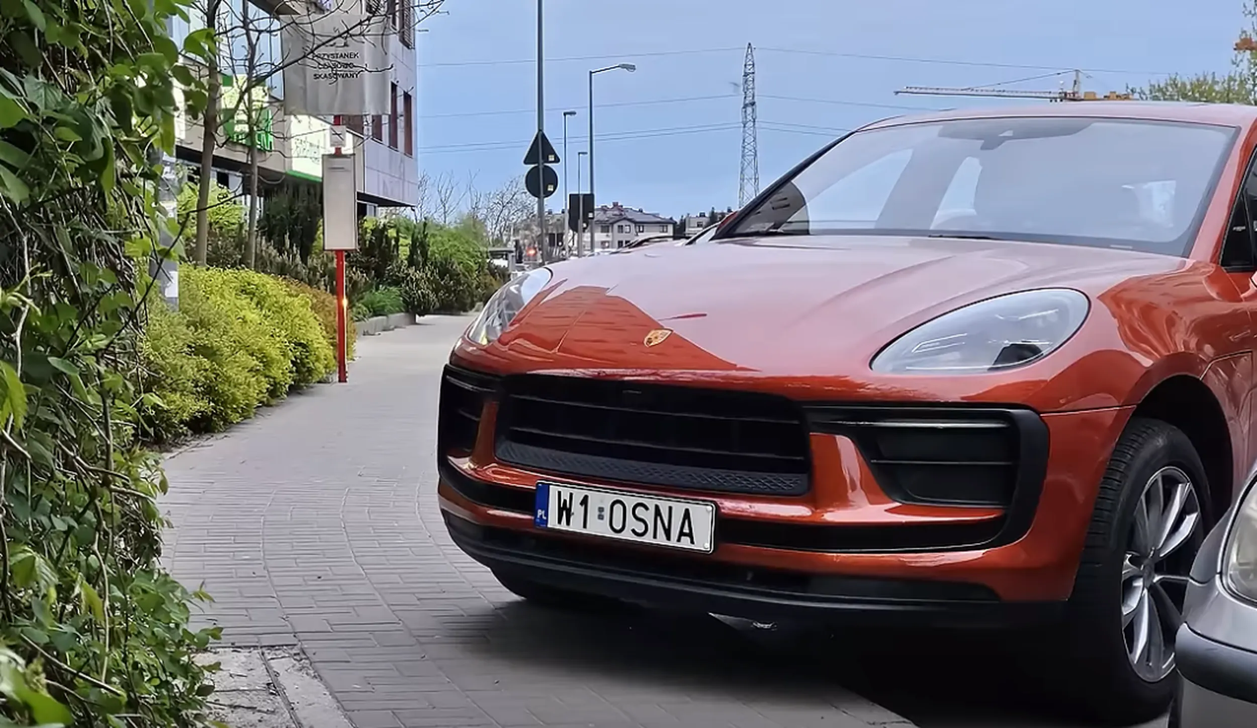 Jak klasyczny polityk lewicy, uwielbia zawłaszczać mienie publiczne ;)