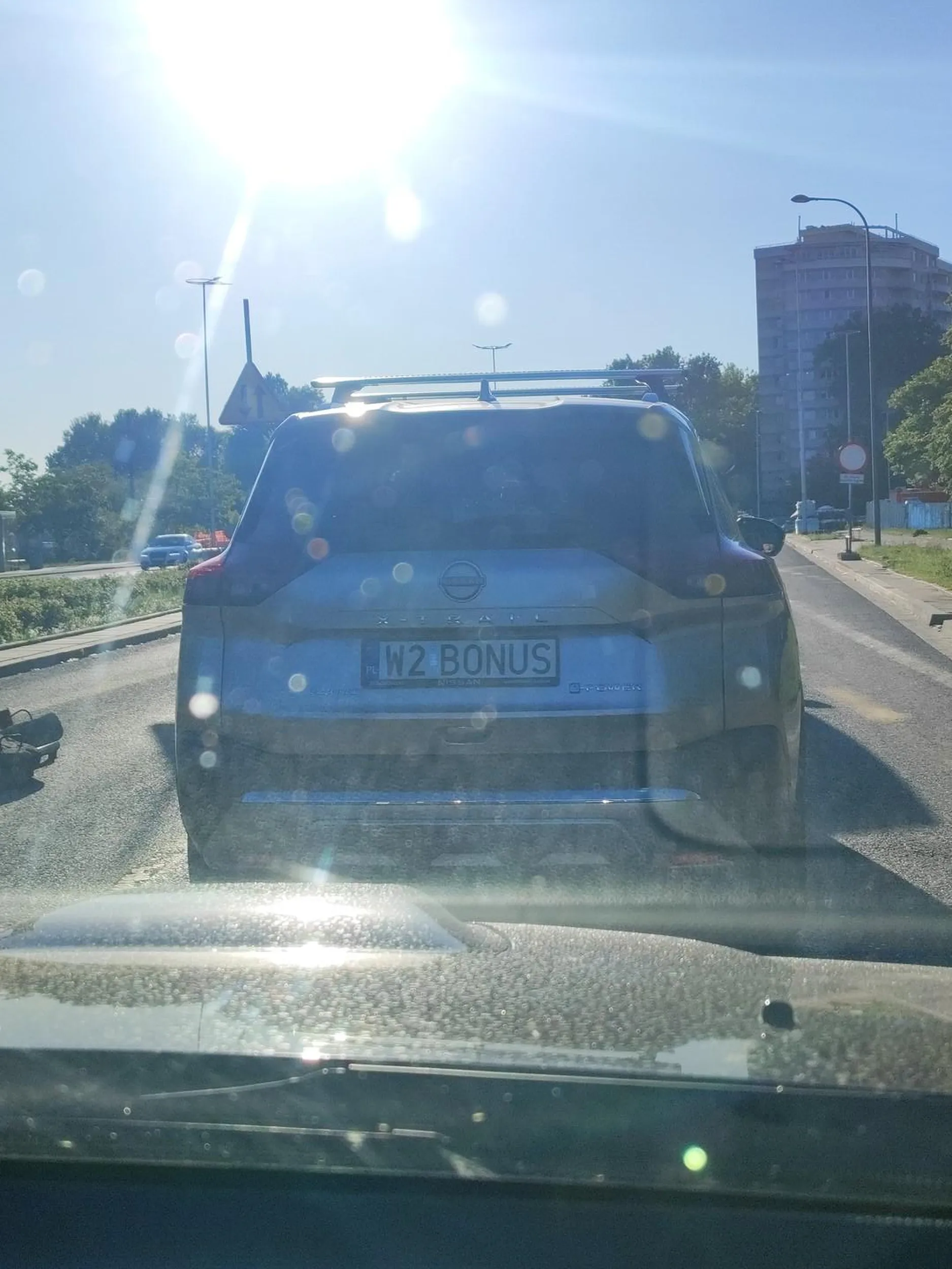 Wpierdala się z pasa obok, niecierpliwy, gdyby nie szybka reakcja to skasował by zderzak