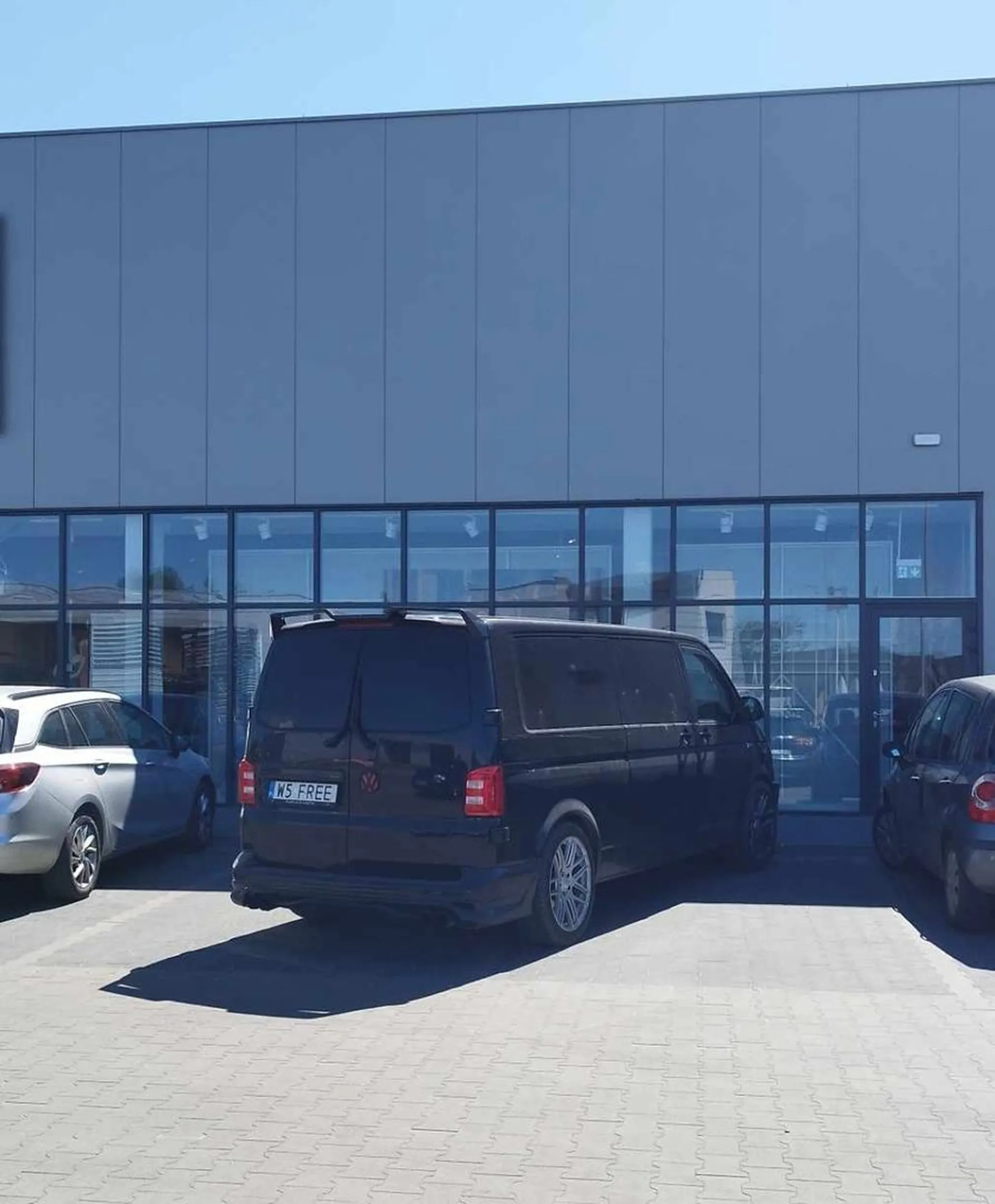 Parkuje na 2 miejsca jak ciota