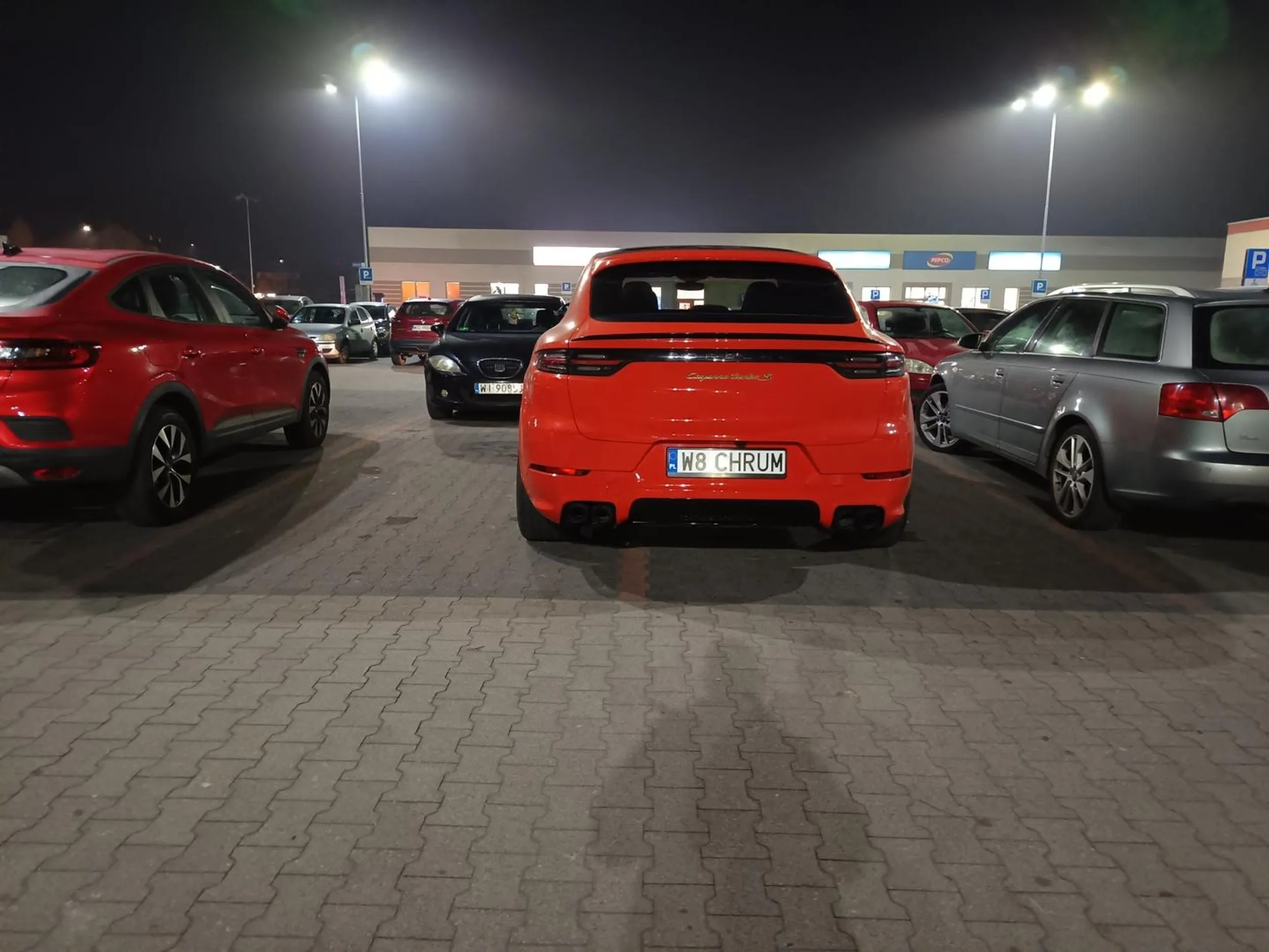 Parkuję jak niepełnosprawny, zabierając innym miejsce.