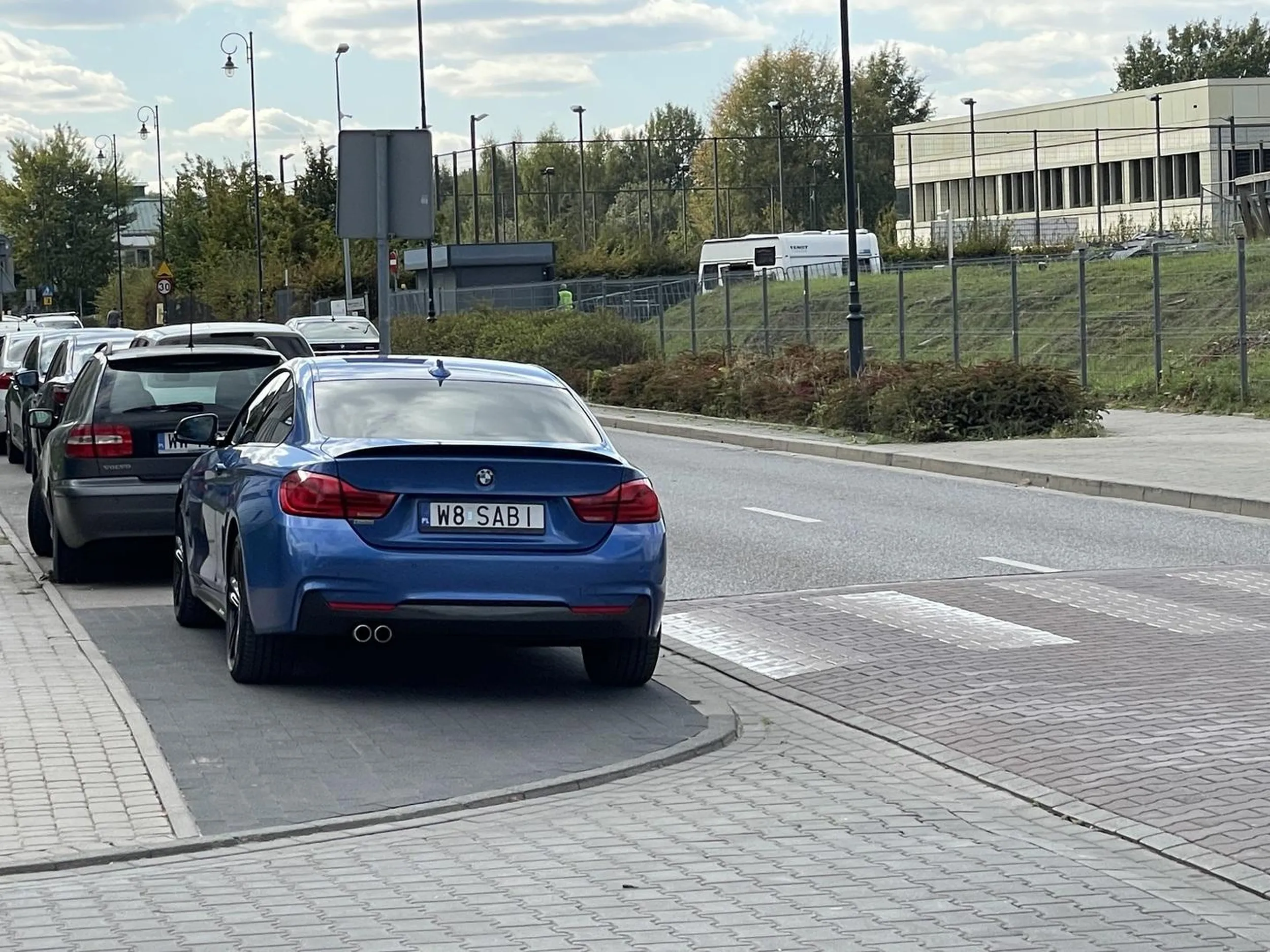SABI? A może Sebix? W każdym razie - posiadacz samochodu, a nie mózgu