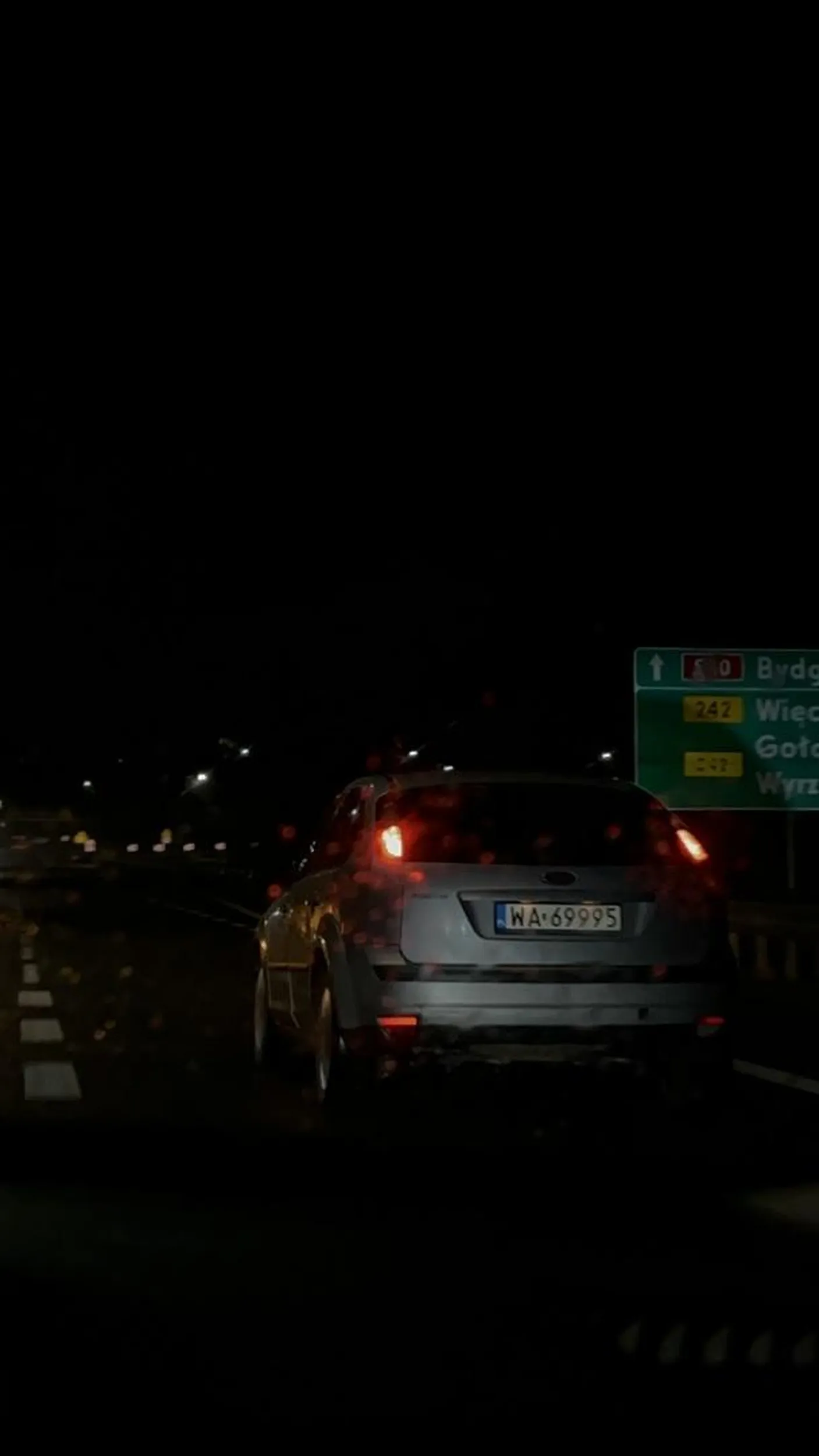 jedzie 40km/h nawet poza terenem zabudowanym, stwarza zagrożenie ruchu